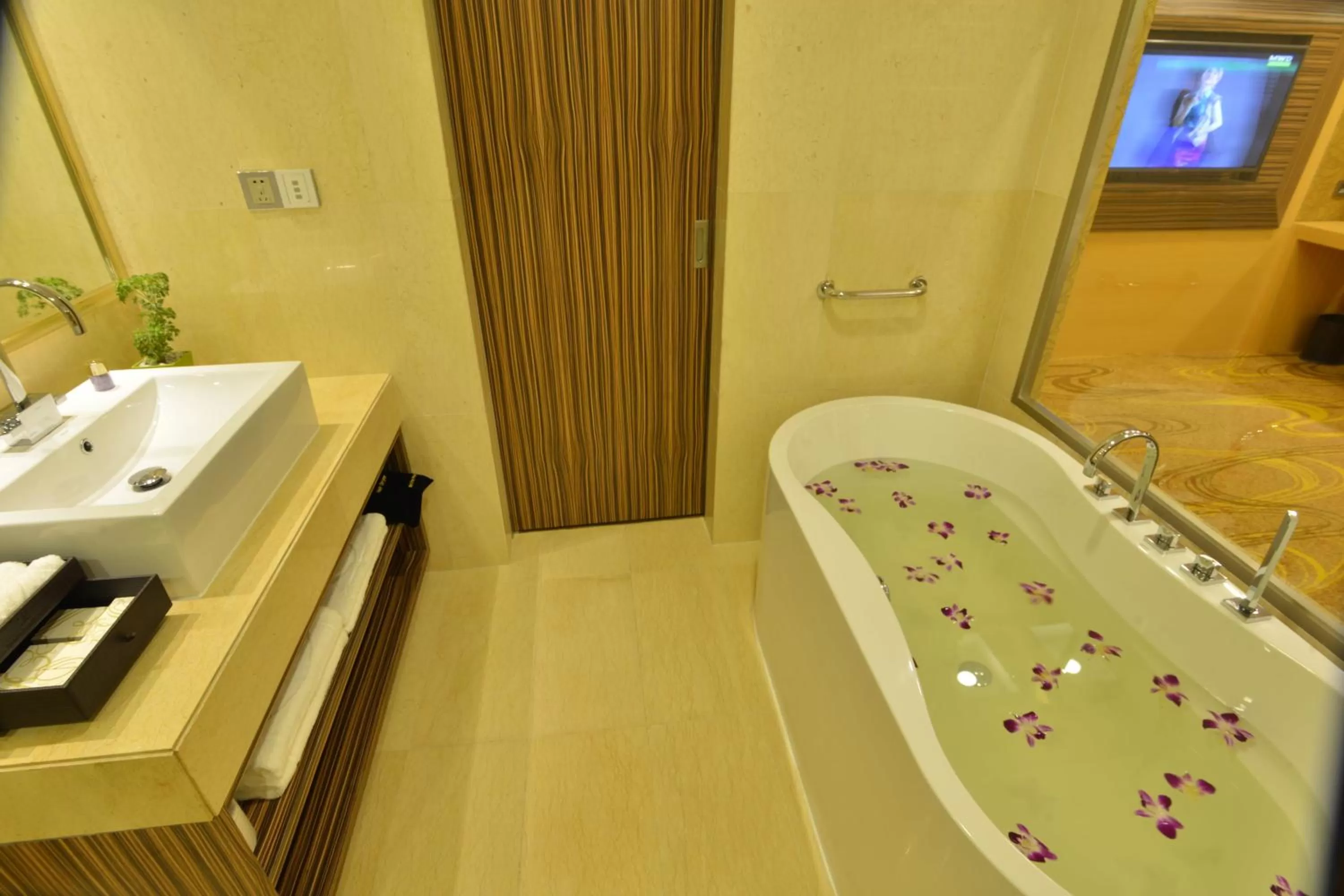 Bathroom in Best Western Chinatown Hotel