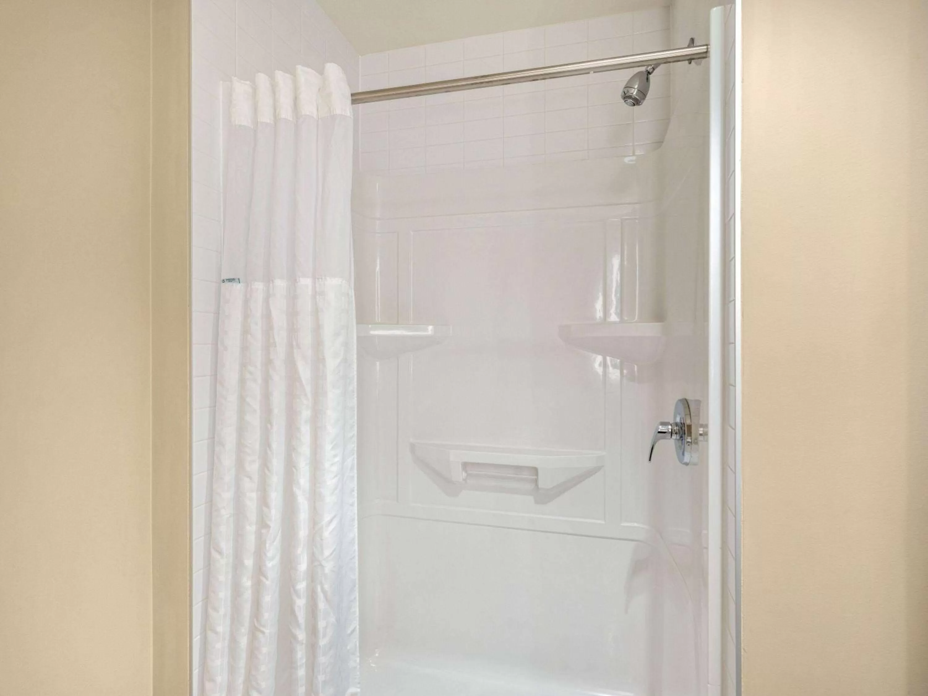 TV and multimedia, Bathroom in Super 8 by Wyndham Moosonee