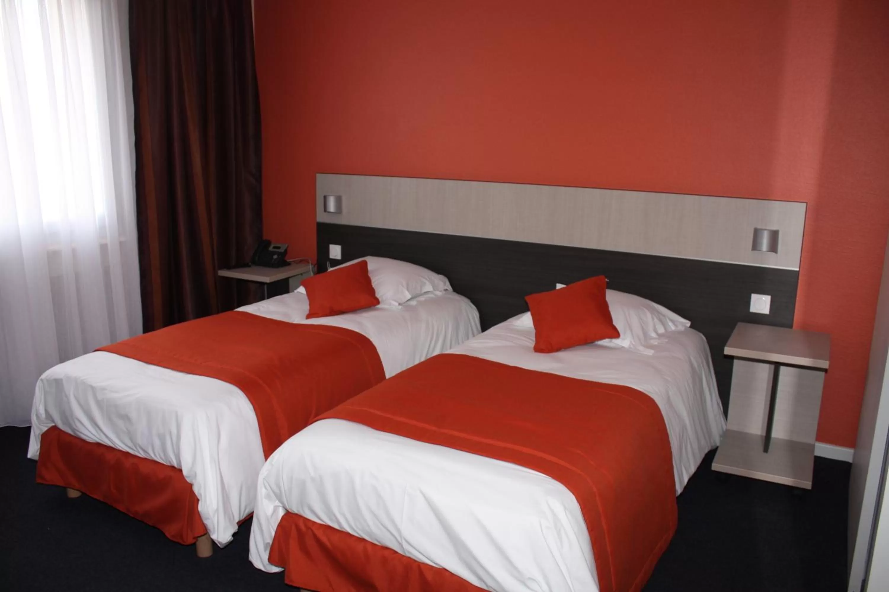 Bed in Logis Hôtel- Restaurant La Renaissance