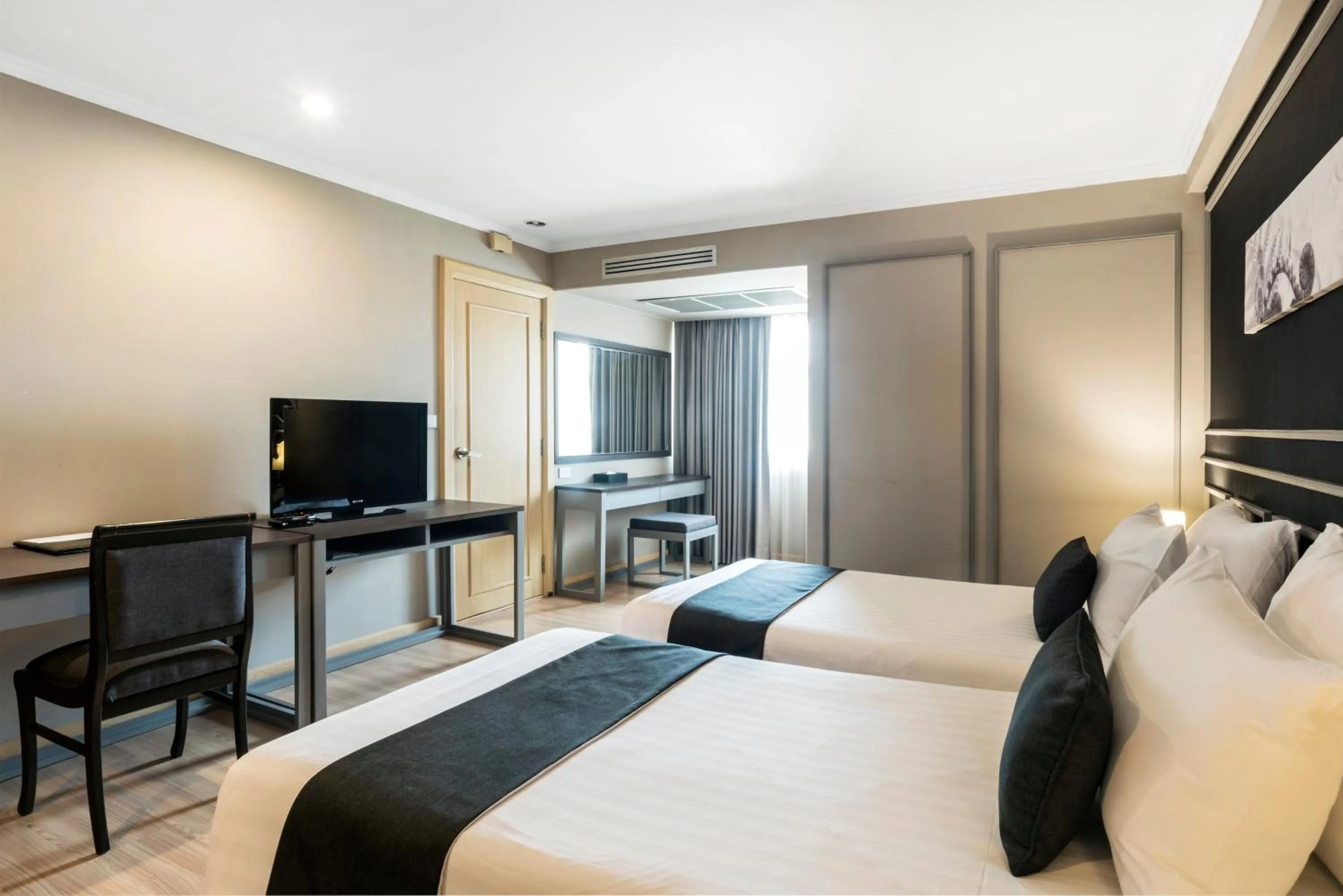 Bedroom, Bed in SC Park Hotel