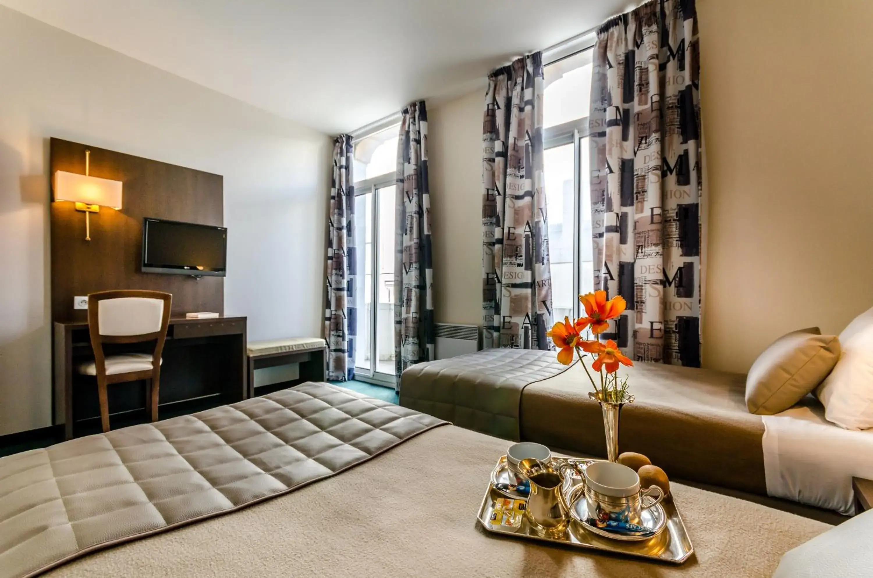 Double Room in Hôtel Croix des Bretons - Lourdes Pyrénées Double Room in Hôtel Croix des Bretons - Lourdes Pyrénées