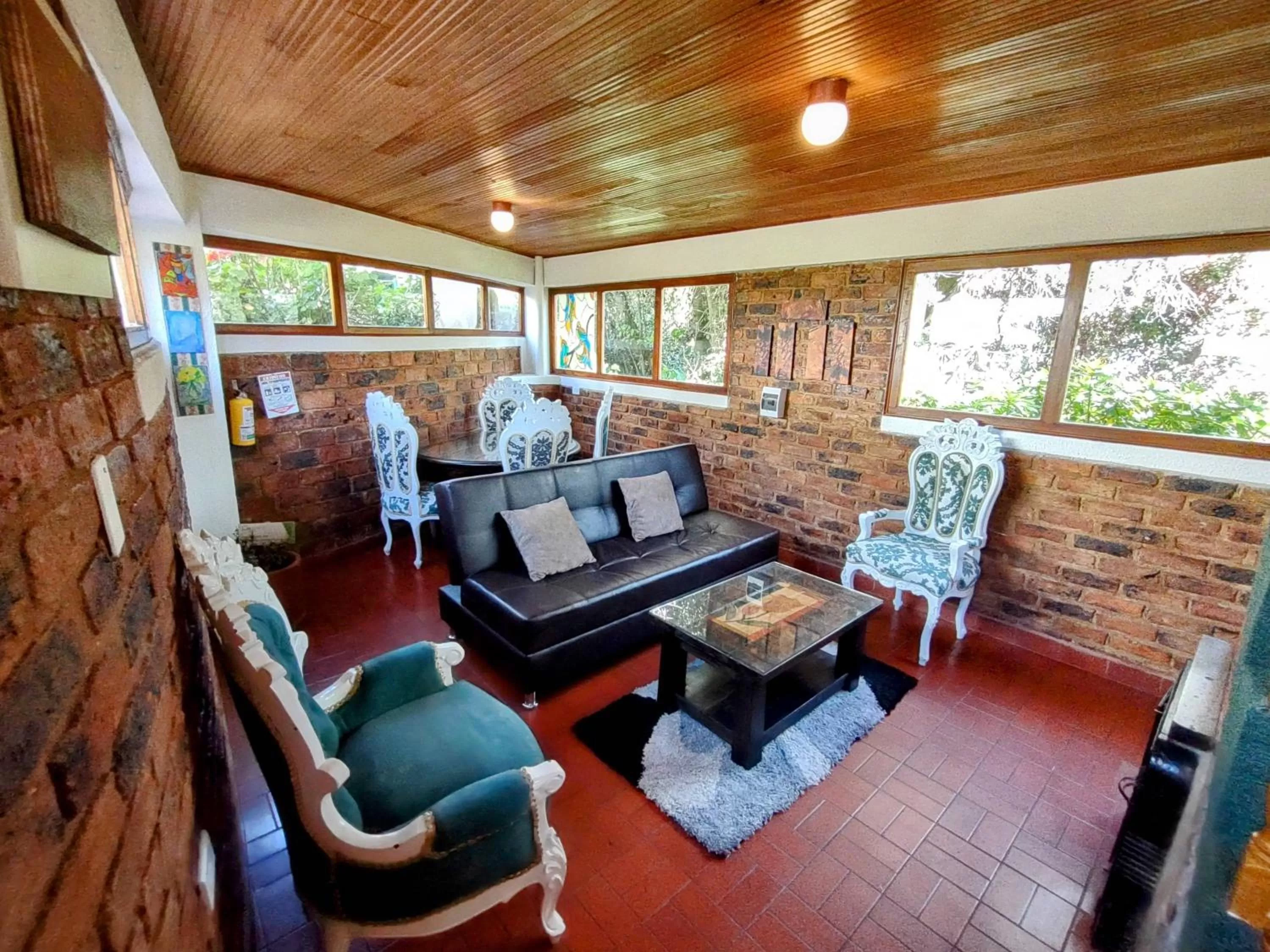 Living room, Seating Area in Refugio Génesis habitaciones Lago de Tota