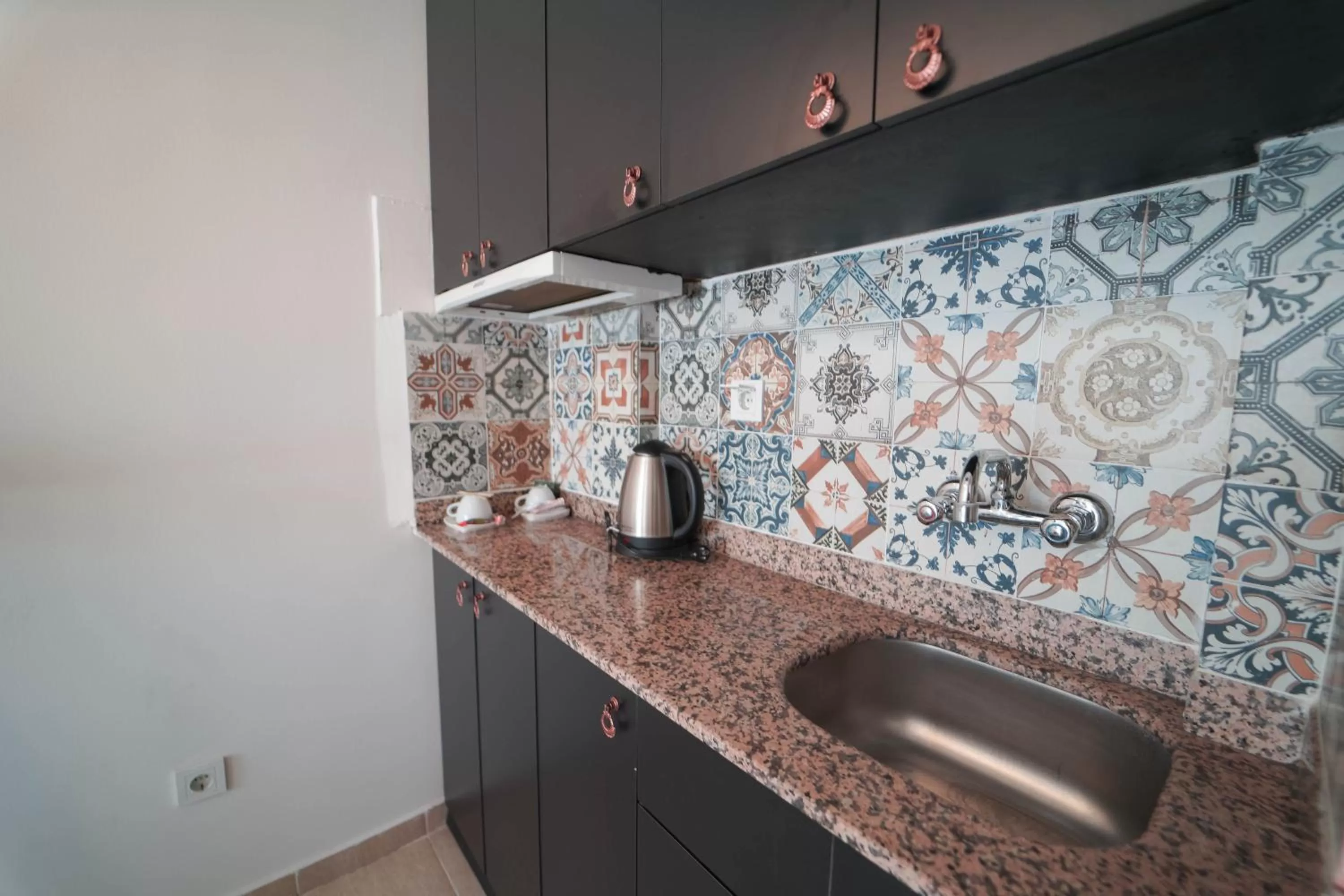 Kitchen or kitchenette, Kitchen/Kitchenette in BEETLE HOUSE COFFEE HOTEL