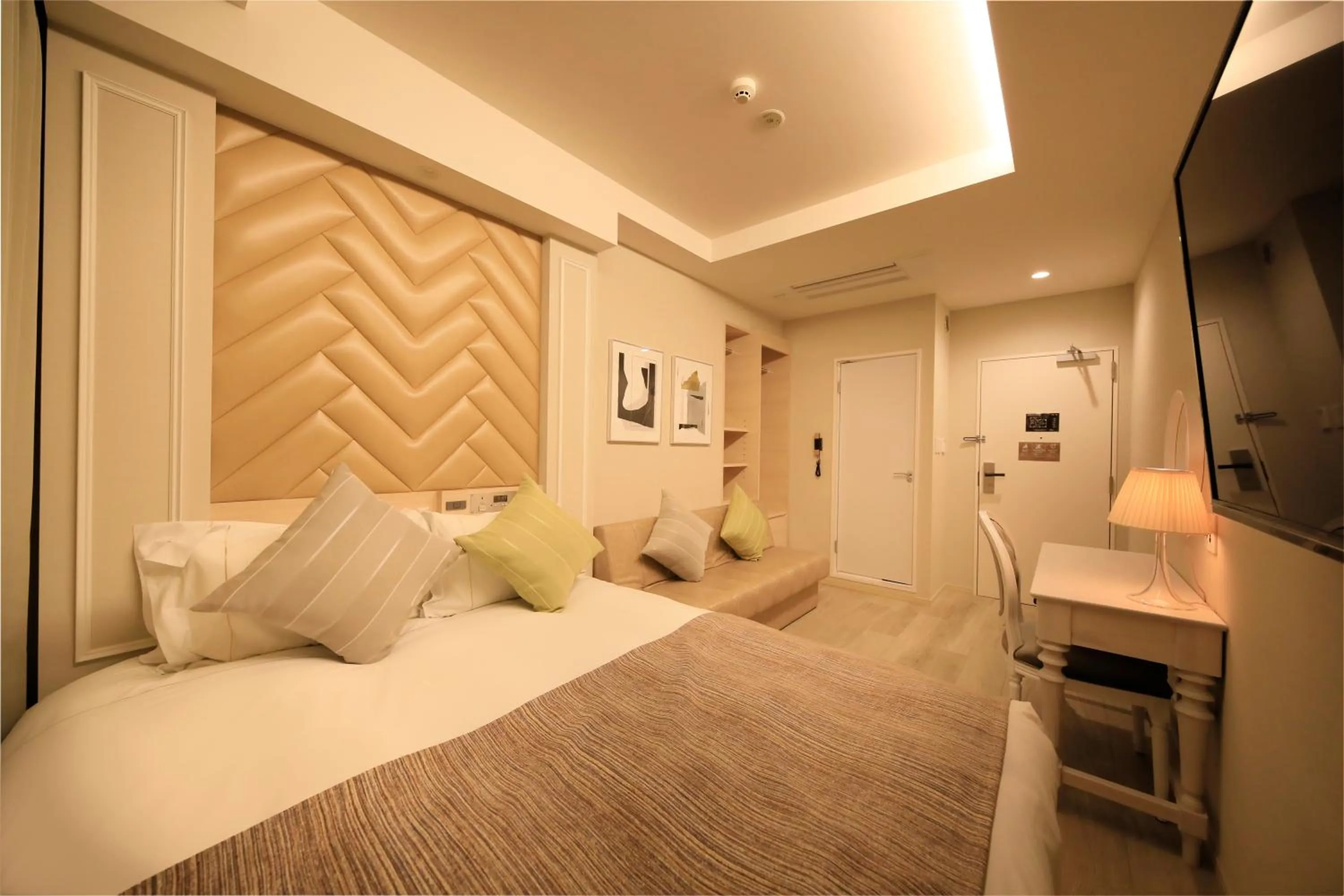 Photo of the whole room, Bed in Centurion Hotel Residential Akasaka Station