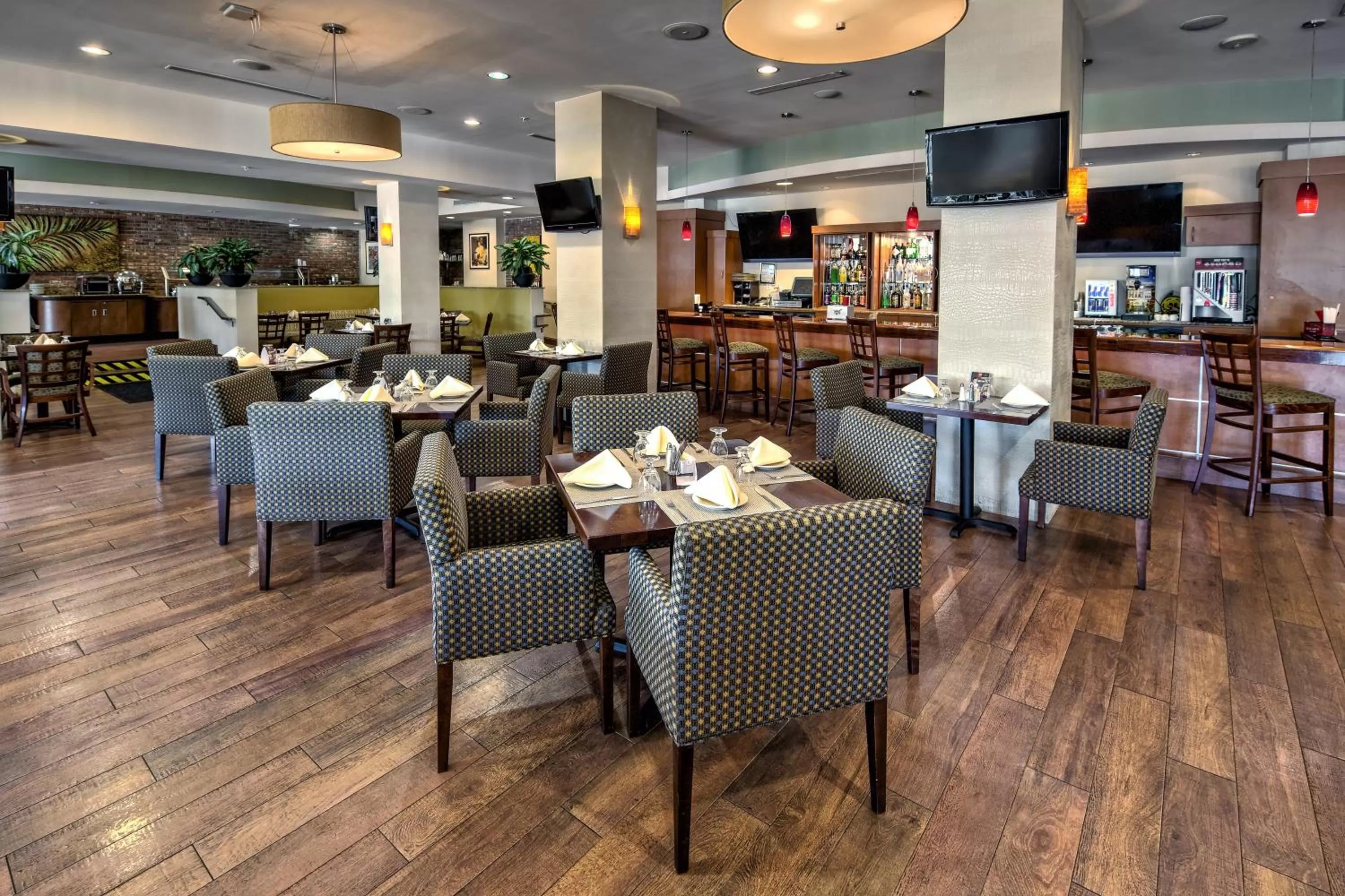 Restaurant/places to eat in Holiday Inn Hotel Port of Miami-Downtown by IHG