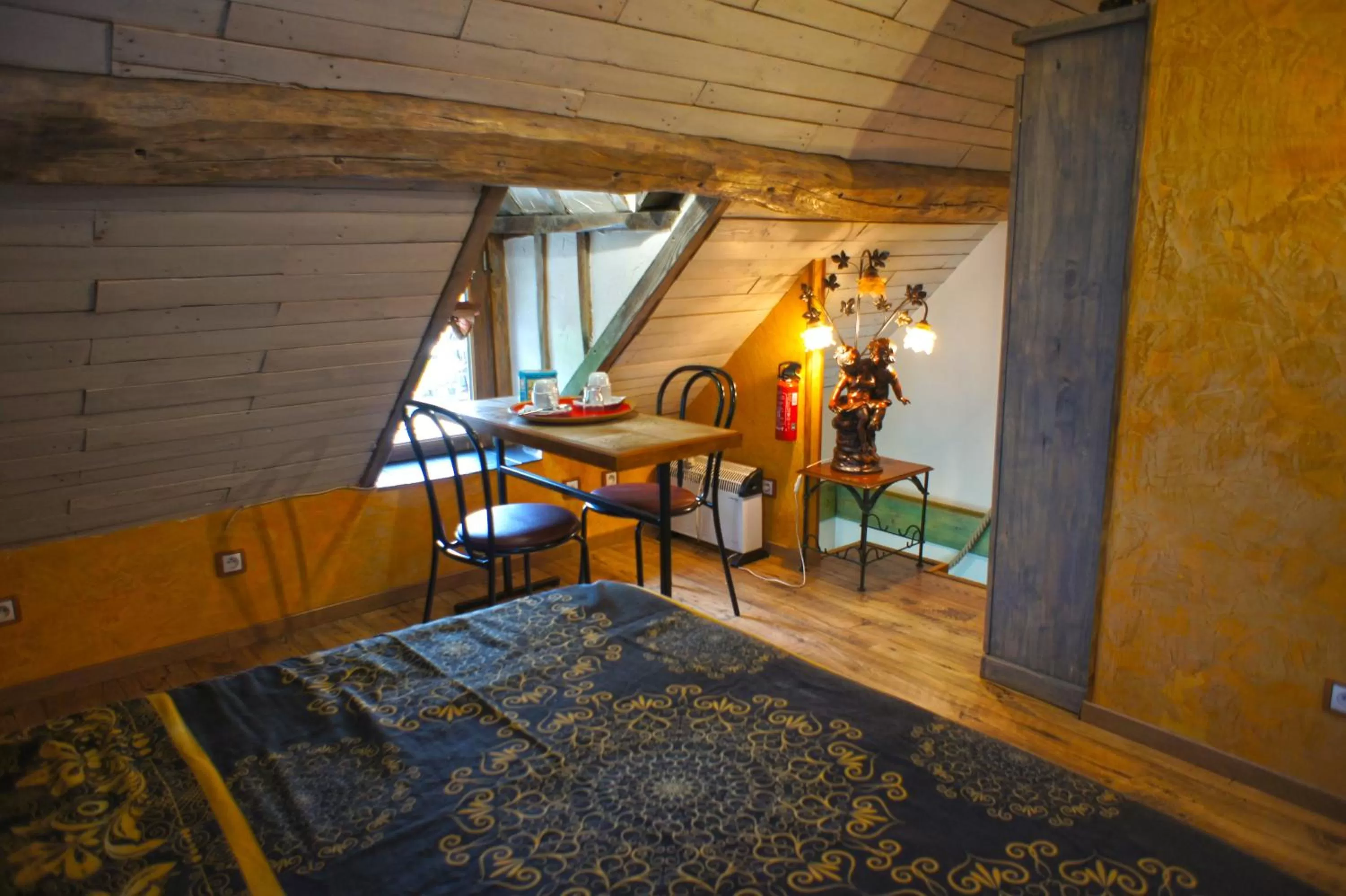 Meals, Bed in Aux Logis de la Solre