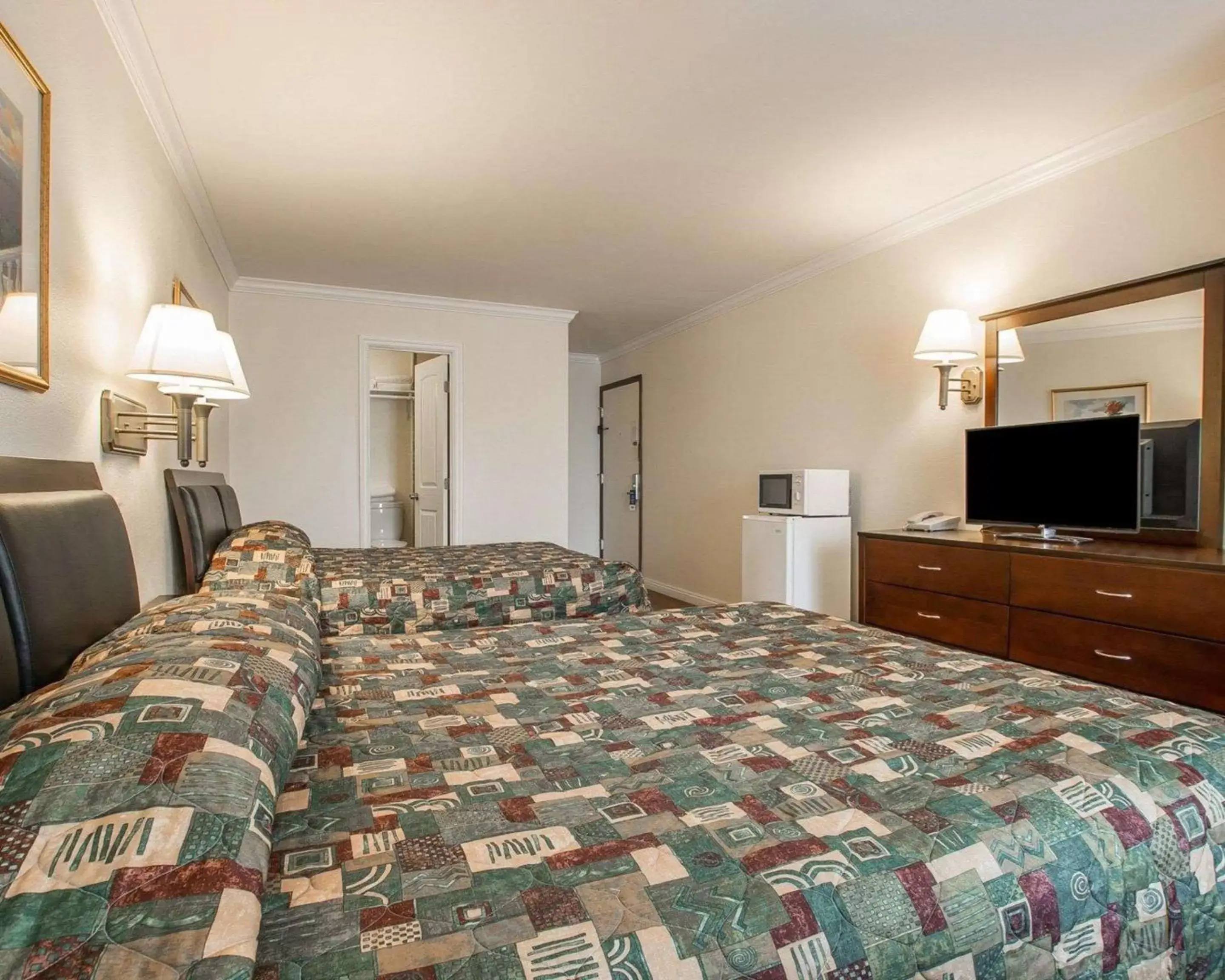 Standard Double Room in Palm Inn Hotel near Tyler Mall Riverside Standard Double Room in Palm Inn Hotel near Tyler Mall Riverside