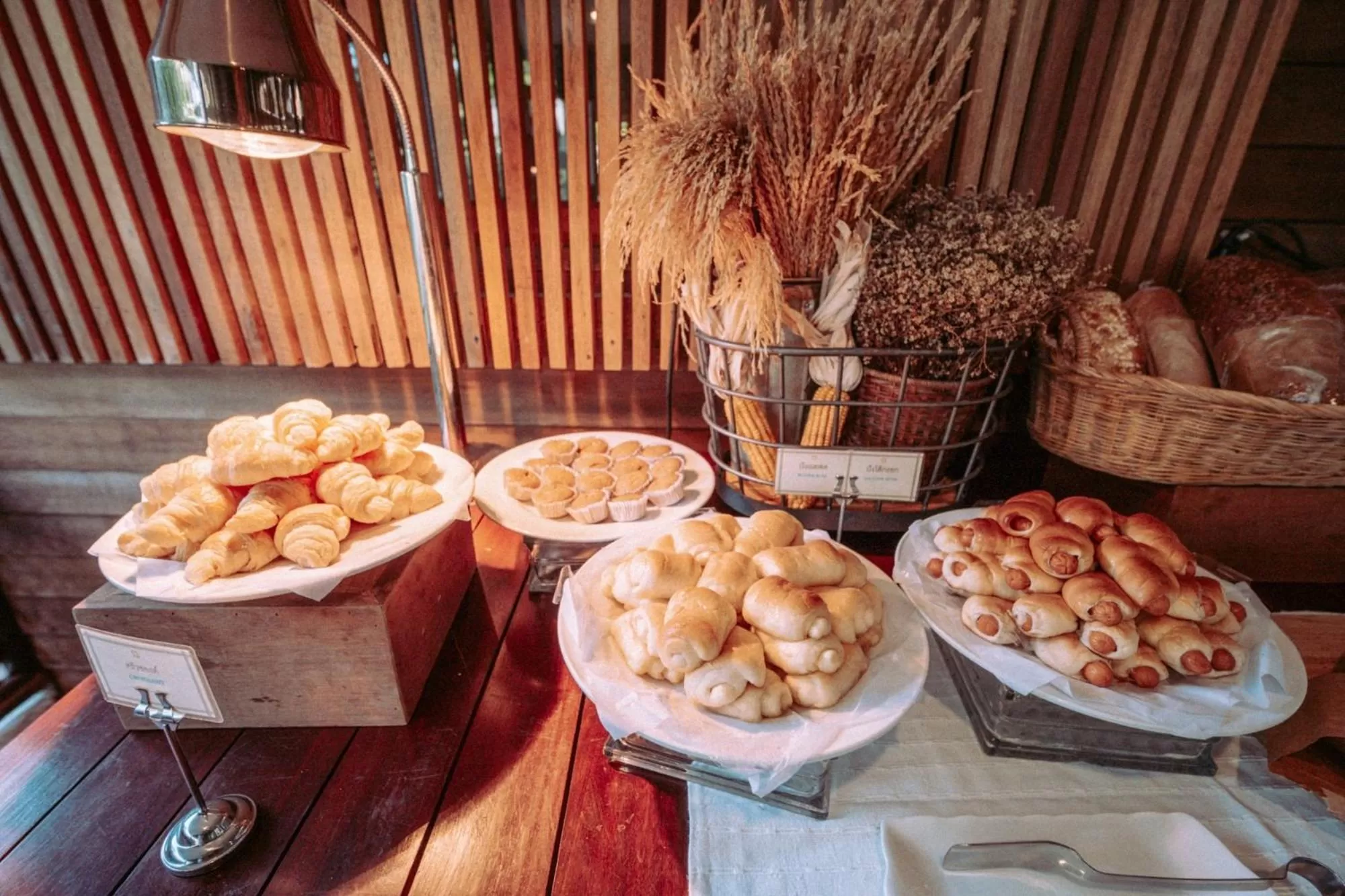 Restaurant/places to eat in Royal River Kwai Resort and Spa