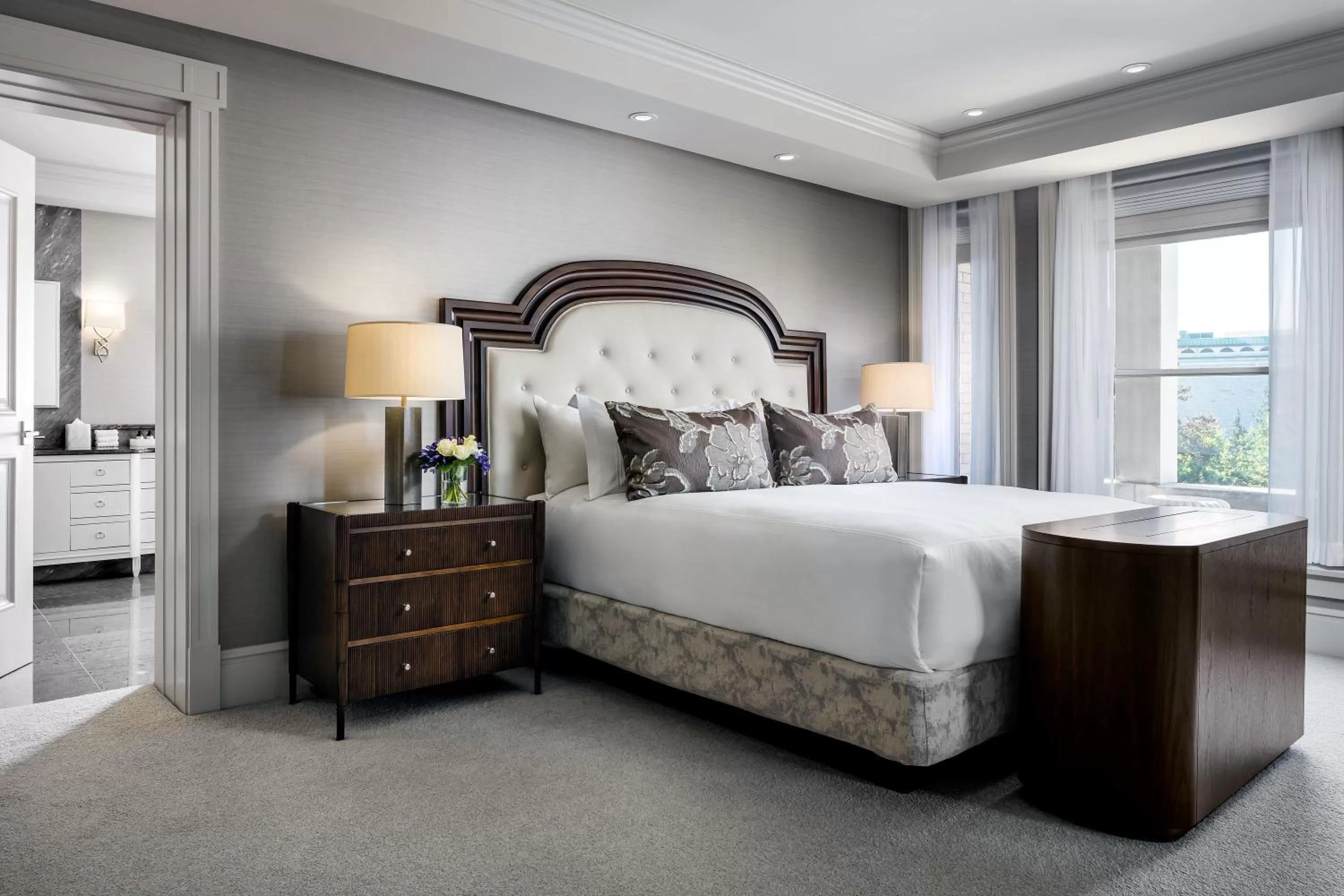 Bedroom, Bed in Fairmont Empress Hotel