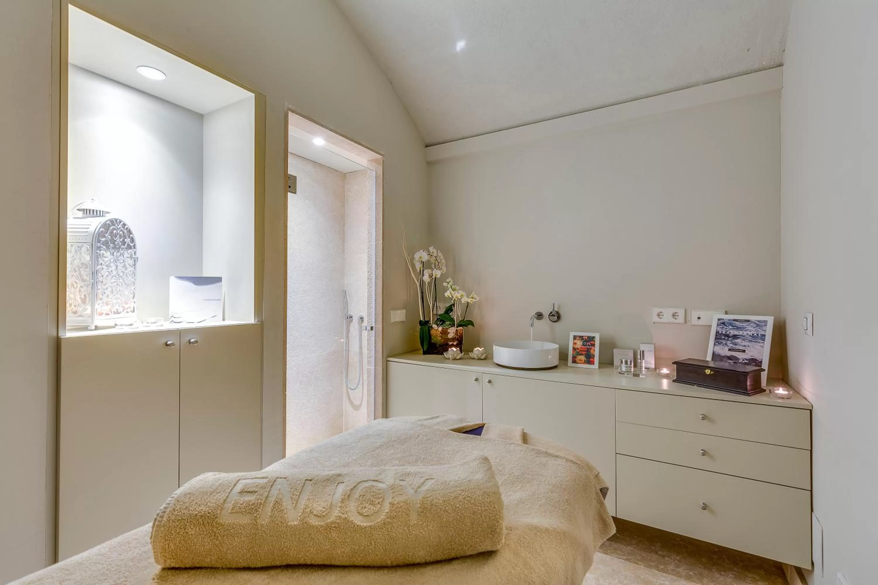 Area and facilities, Bed in Sant Jaume Design Hotel