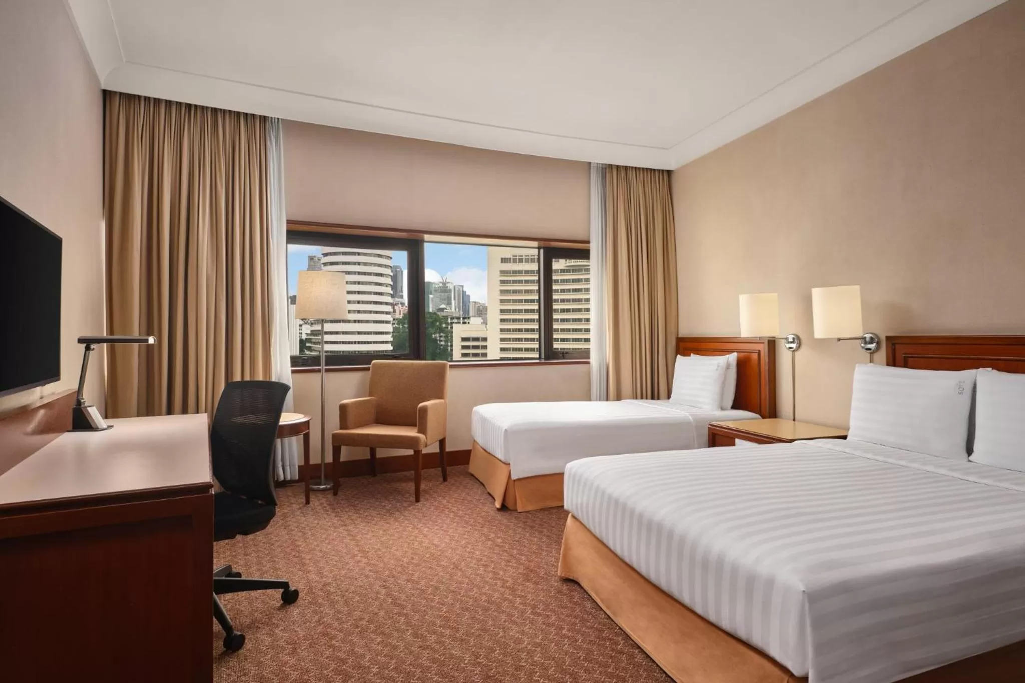 Photo of the whole room, Bed in Holiday Inn Singapore Atrium by IHG