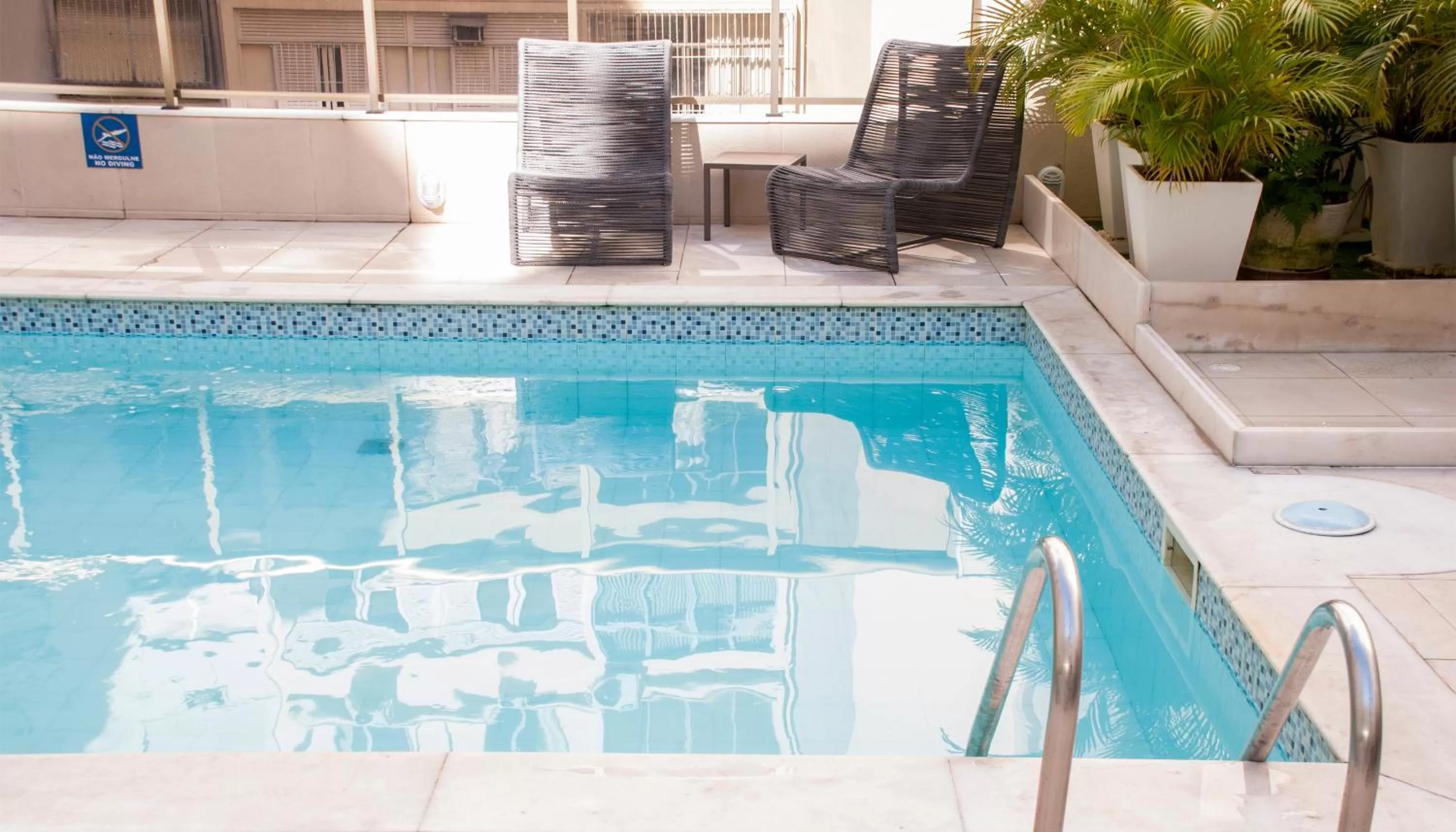 Swimming pool in Hotel Astoria Copacabana