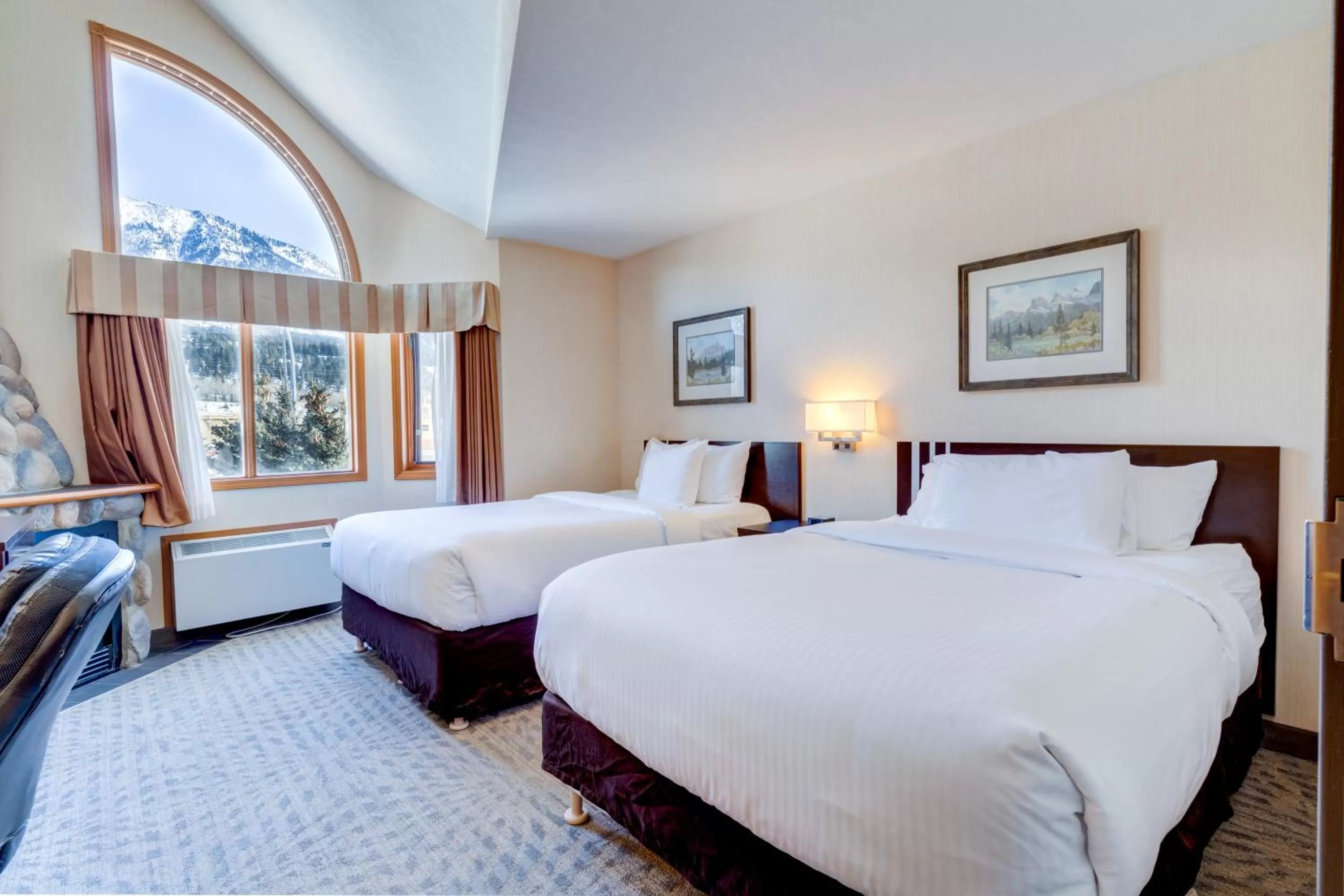 Bedroom, Bed in Chateau Canmore