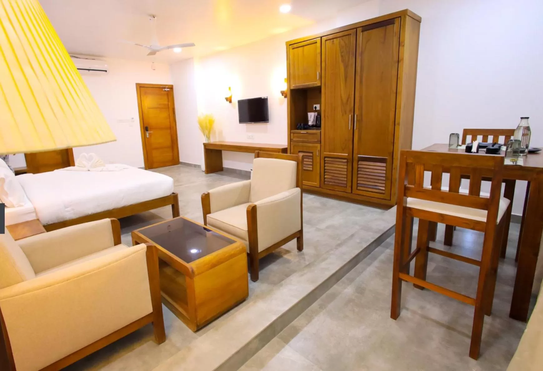 Dining area, Seating Area in HOTEL WHITE HOUSE, Munnar