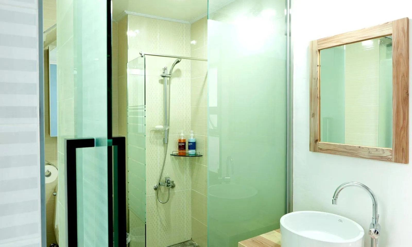 Shower in Oceantree House