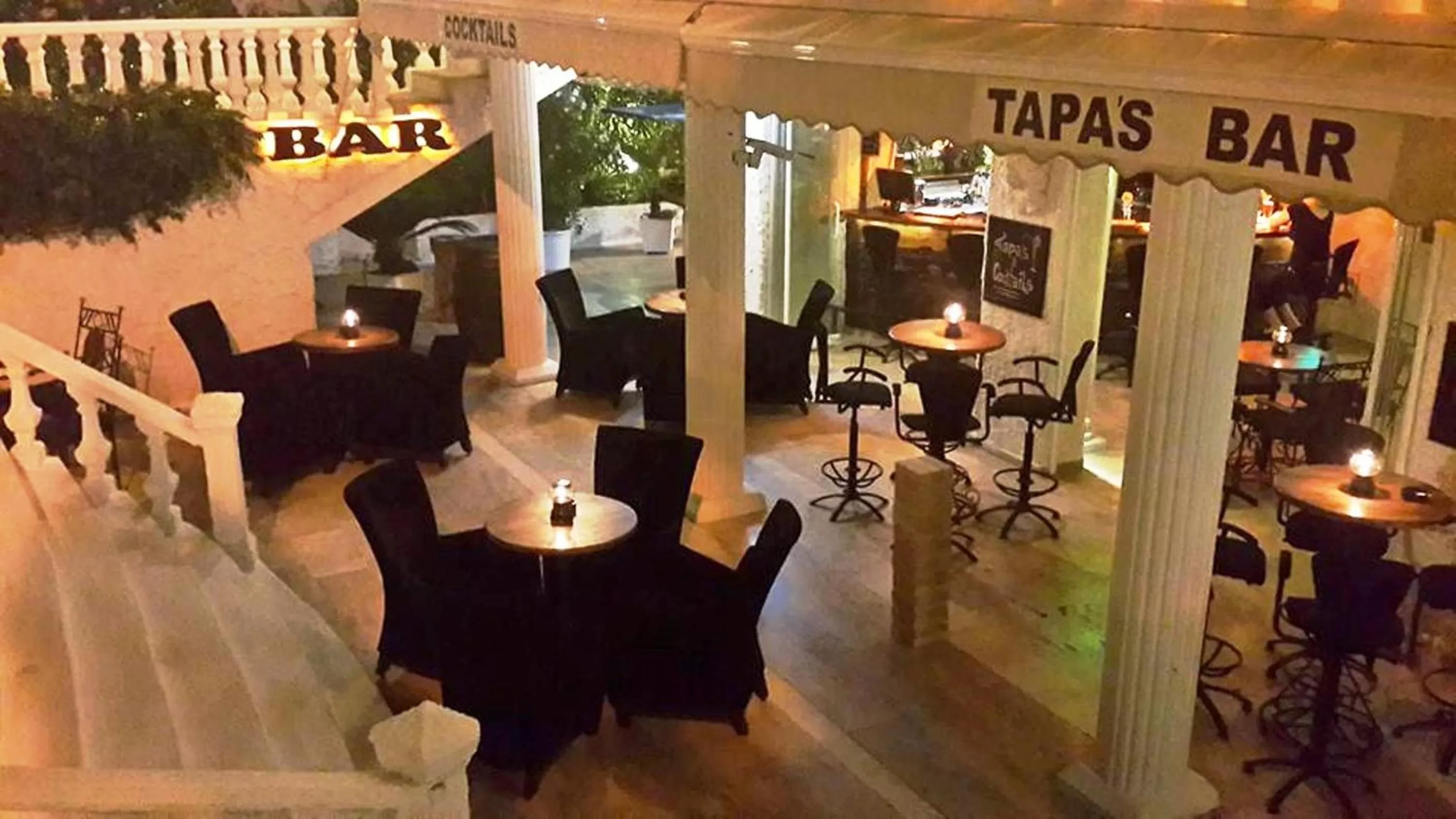 Drinks, Restaurant/Places to Eat in Conny's Hotel (Adult Only) +18