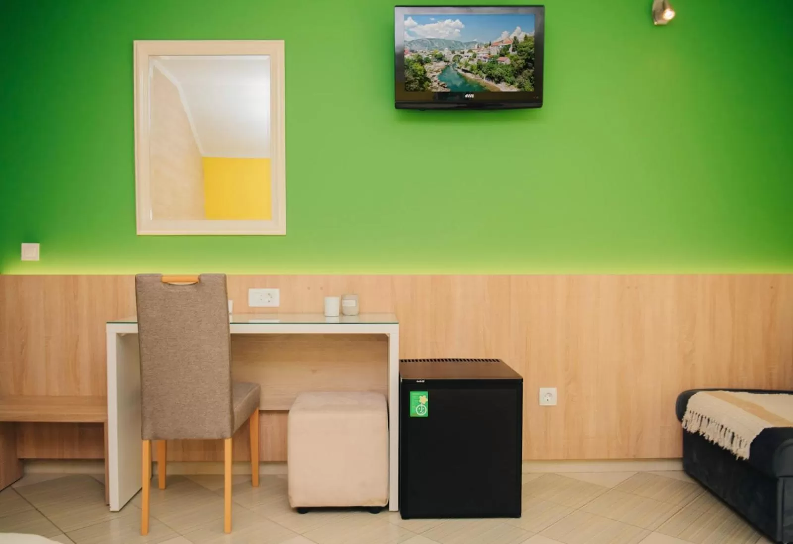 oven, TV/Entertainment Center in Hotel - Villa Lejla