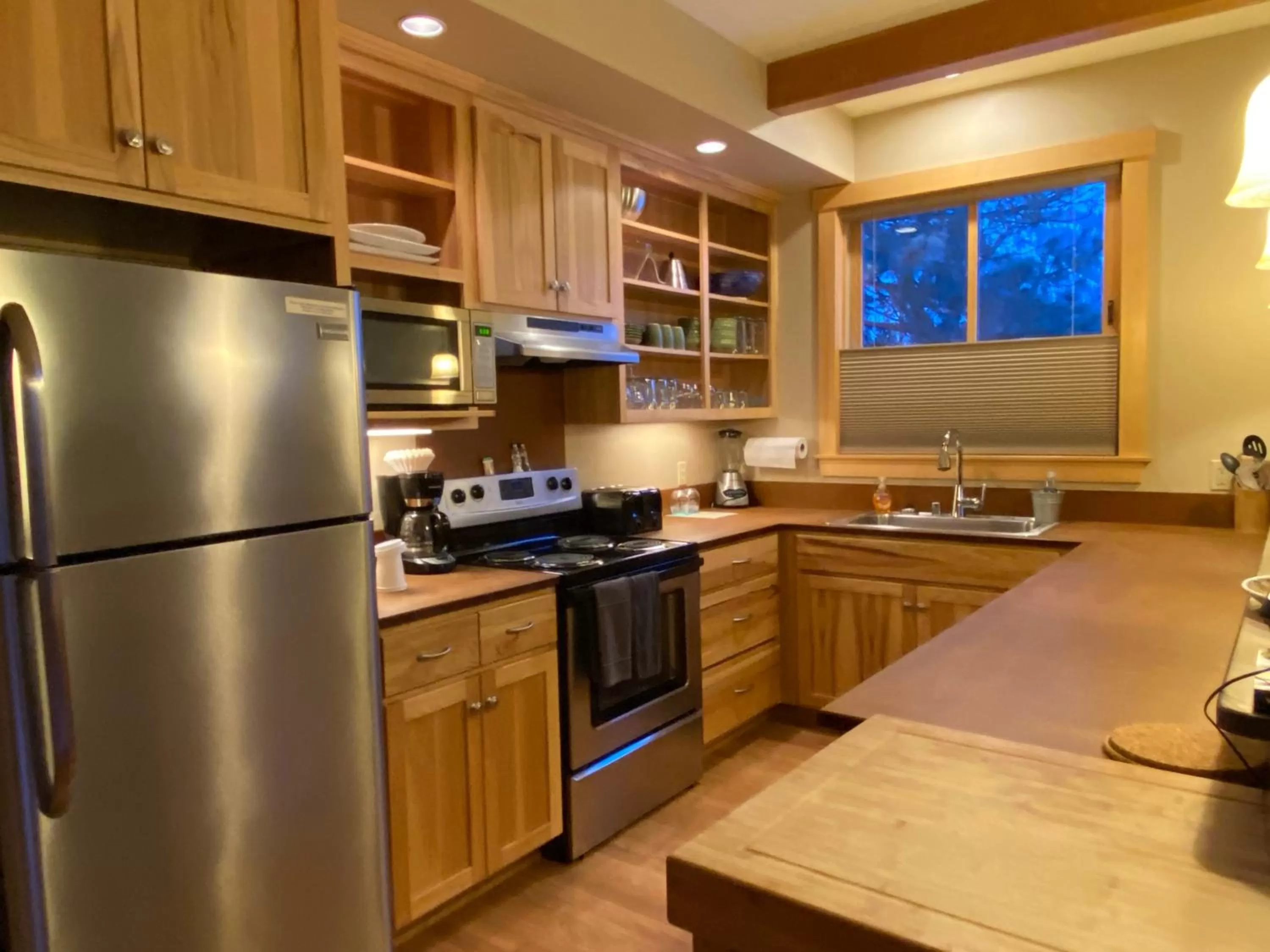 Kitchen or kitchenette in Twisp River Suites