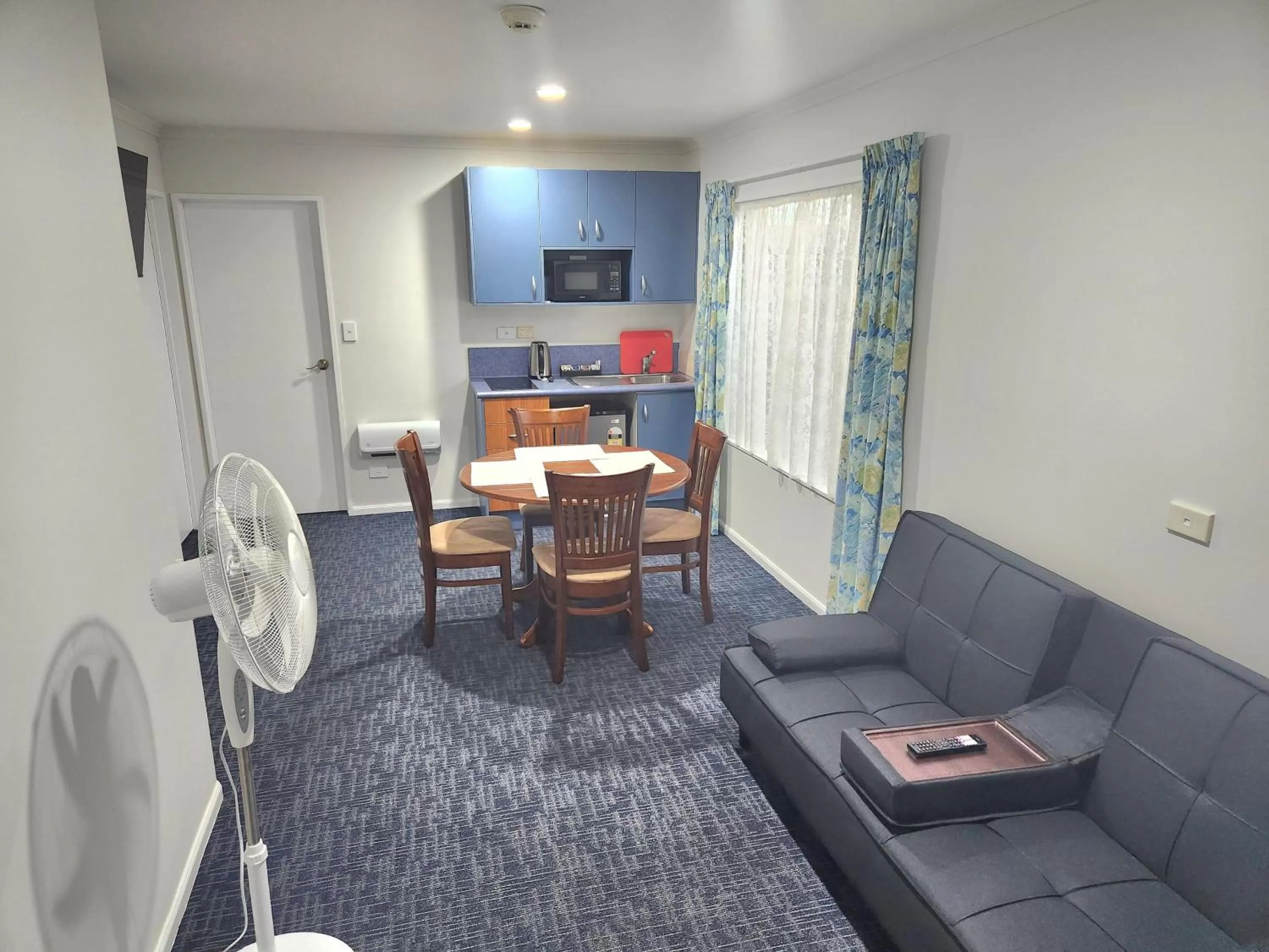 TV and multimedia in Botany Palms Motel