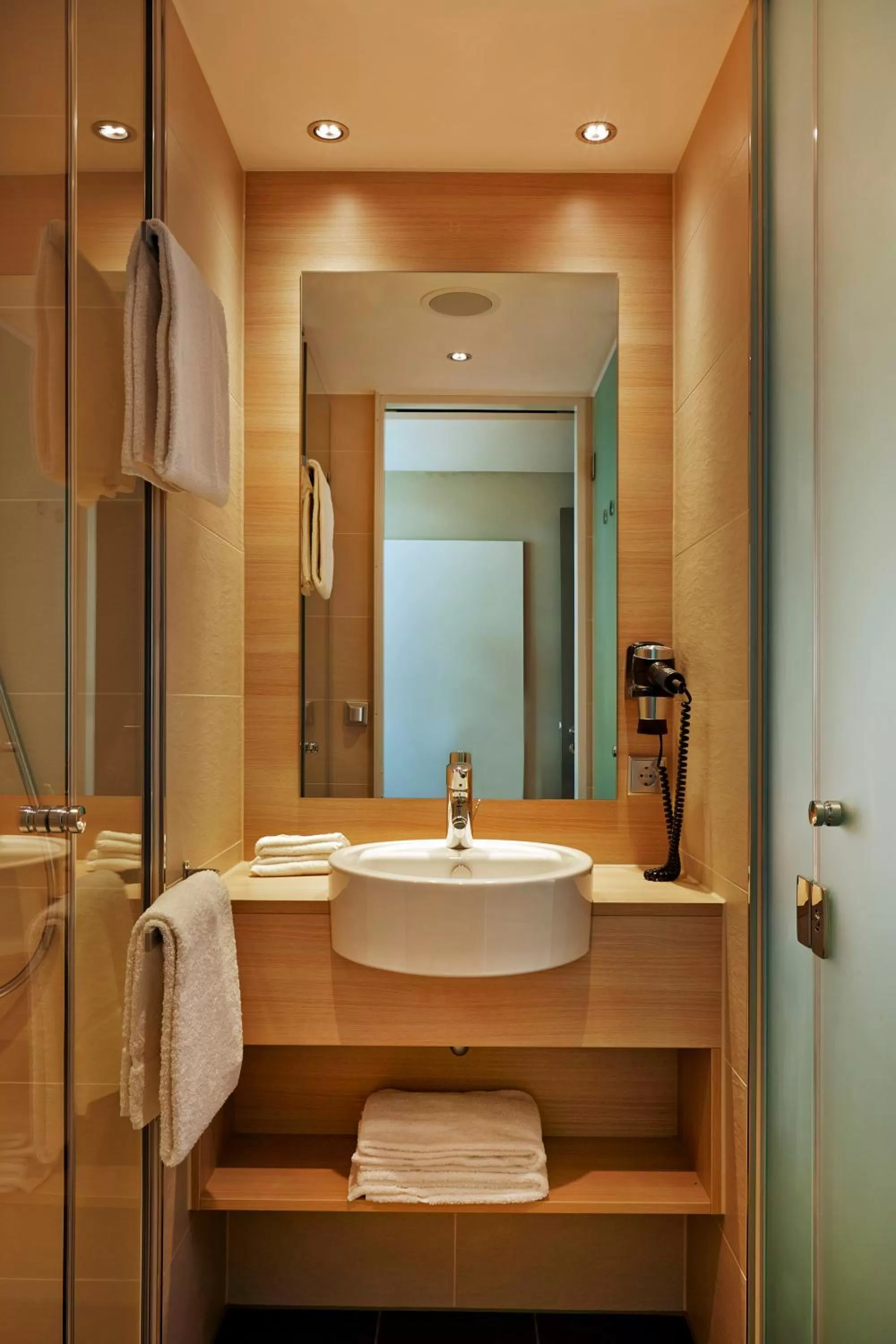 Bathroom in H2 Hotel München Messe