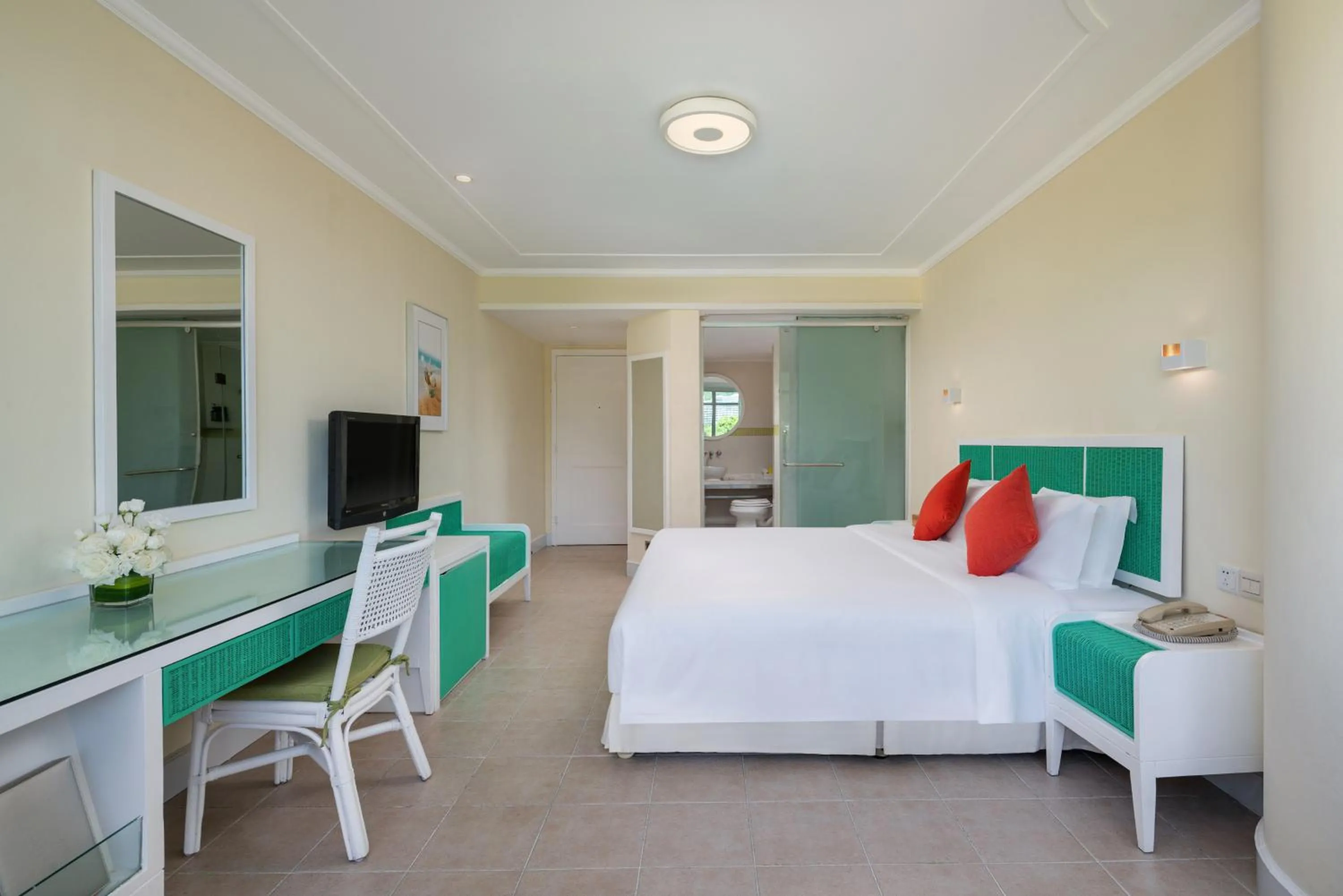 Bed in Sunshine Resort Intime Sanya