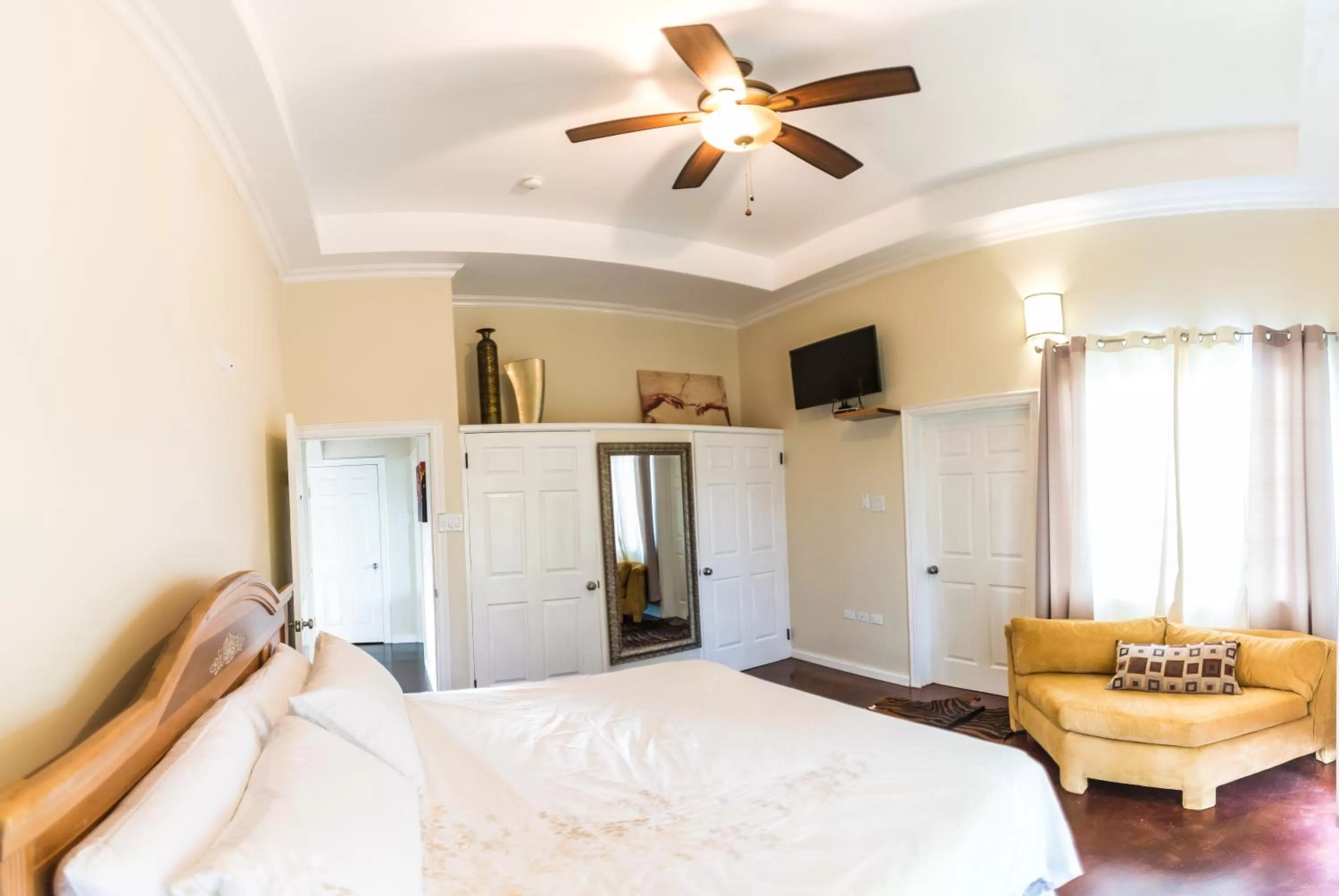 Photo of the whole room, Bed in Blue Paloma Bed & Breakfast