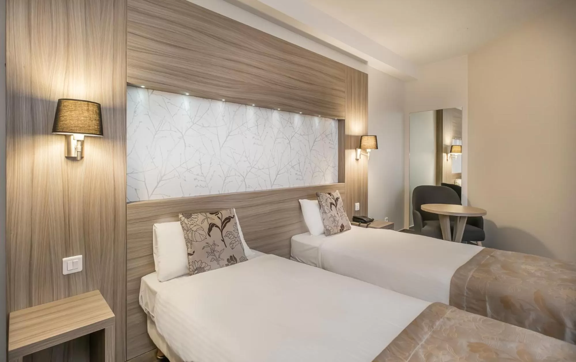 Bed in Charme Hôtel, Montbéliard Sud