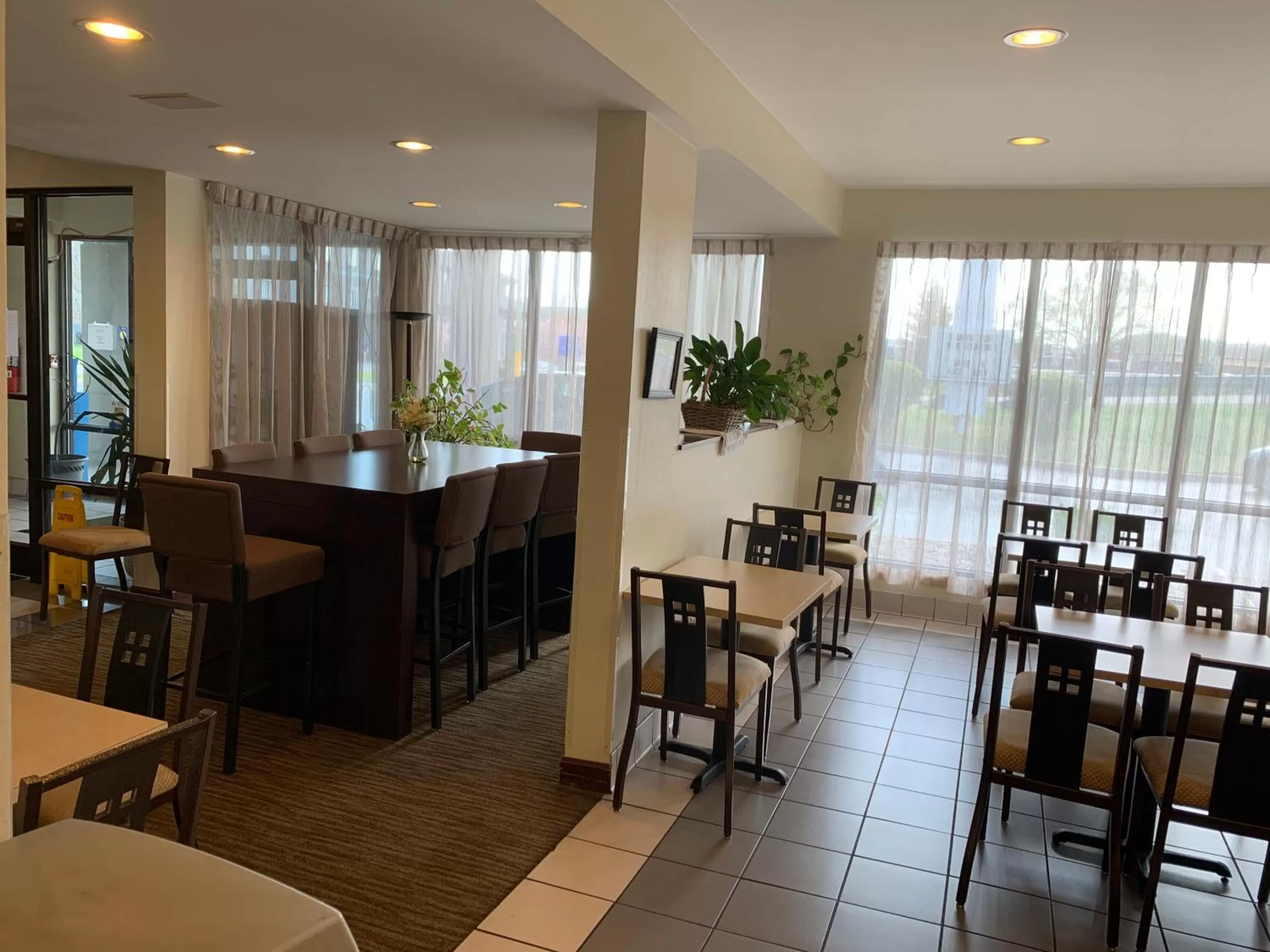 Breakfast in Baymont by Wyndham Cave City