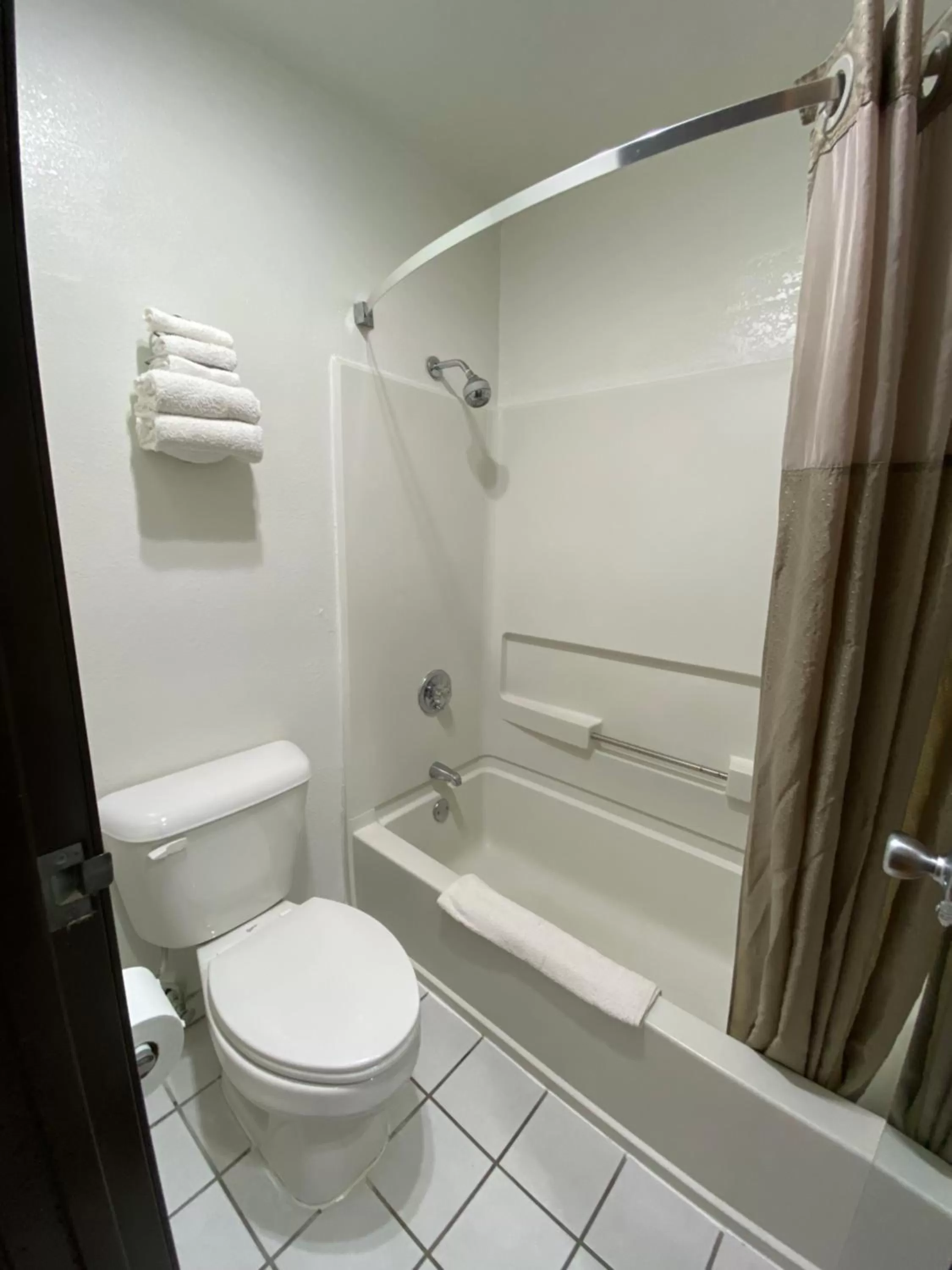 Bathroom in Reliance Inn