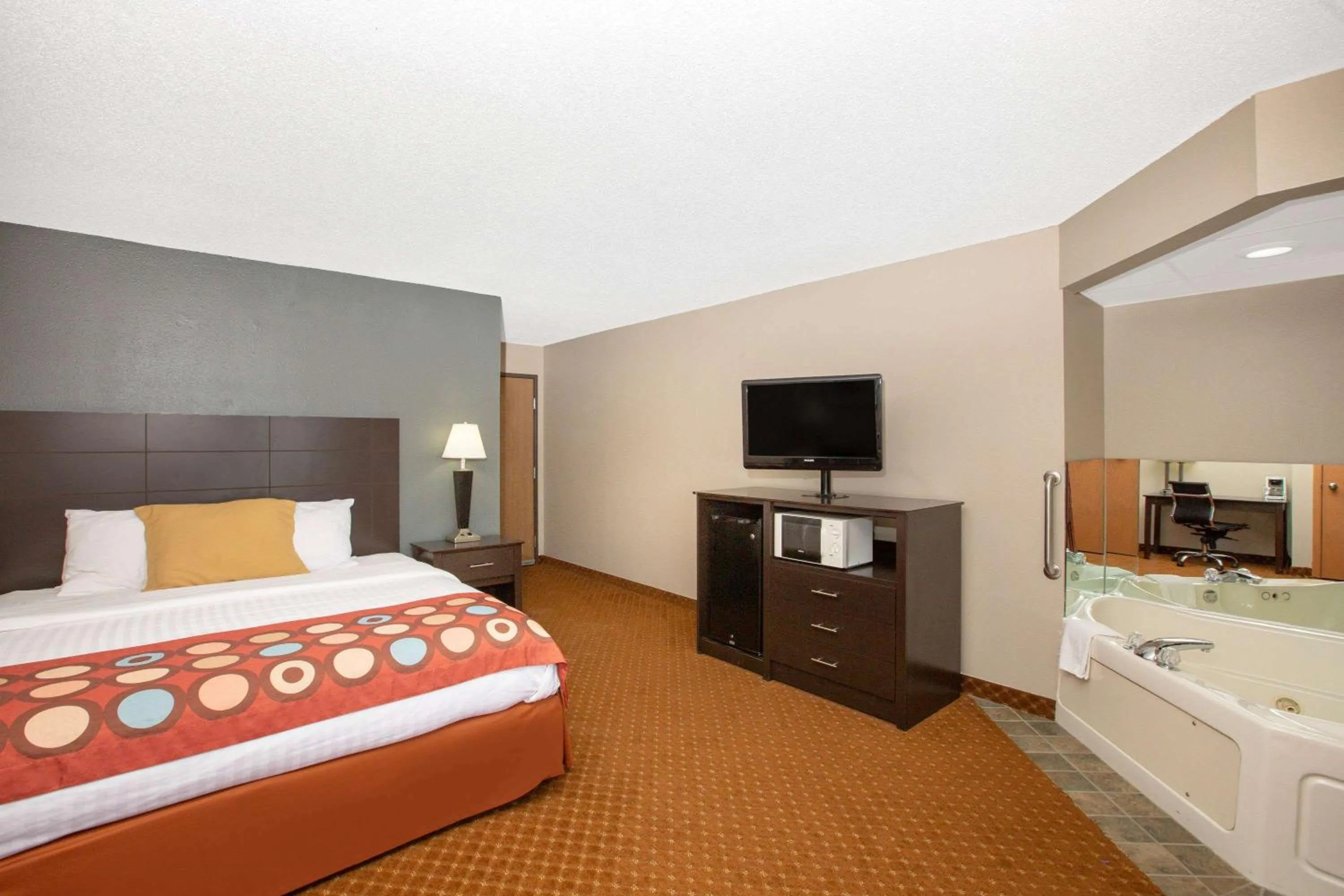 Photo of the whole room, Bed in AmericInn by Wyndham Coralville
