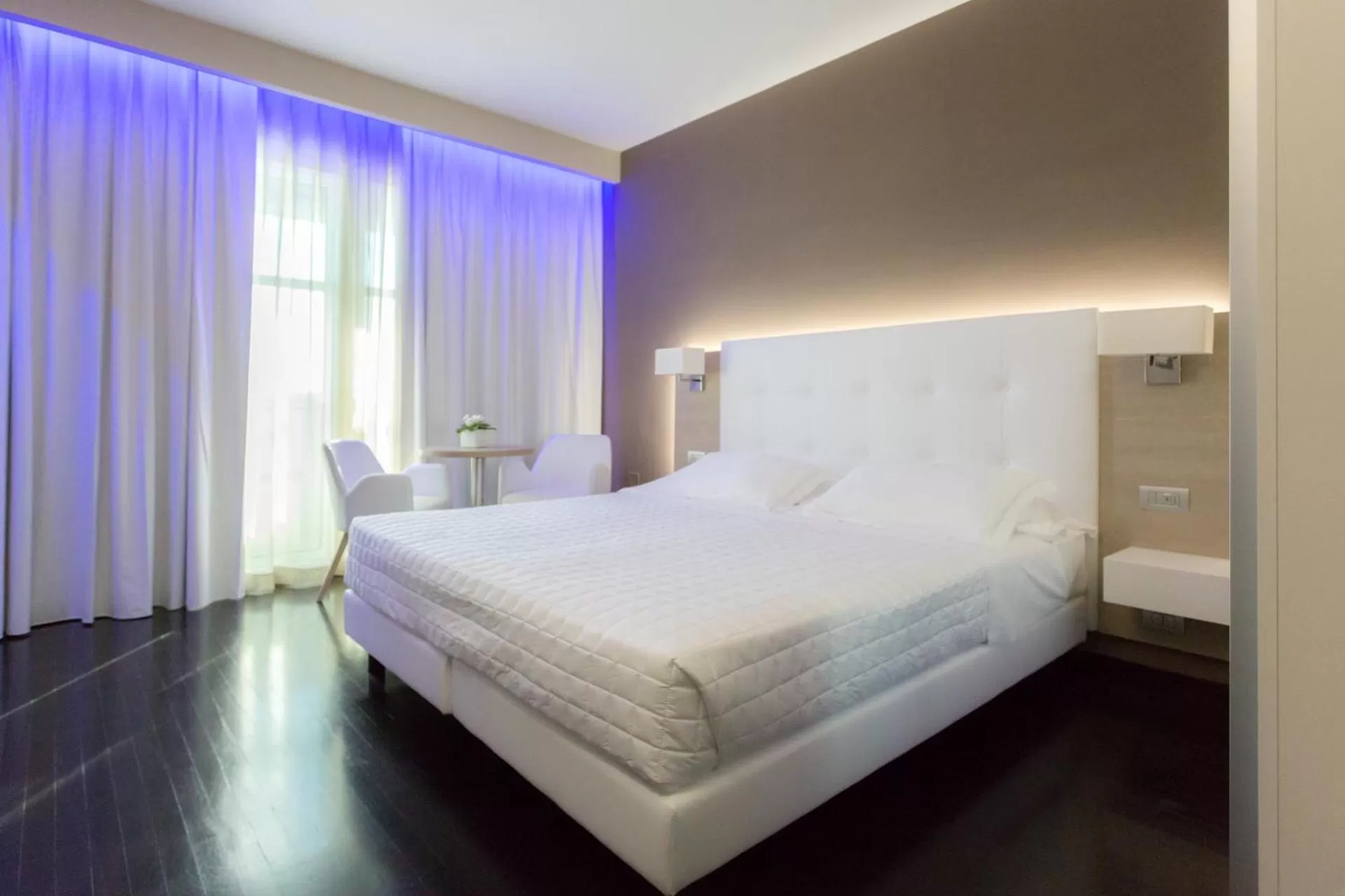 Bed in Raffaello Hotel & Mooka Restaurant