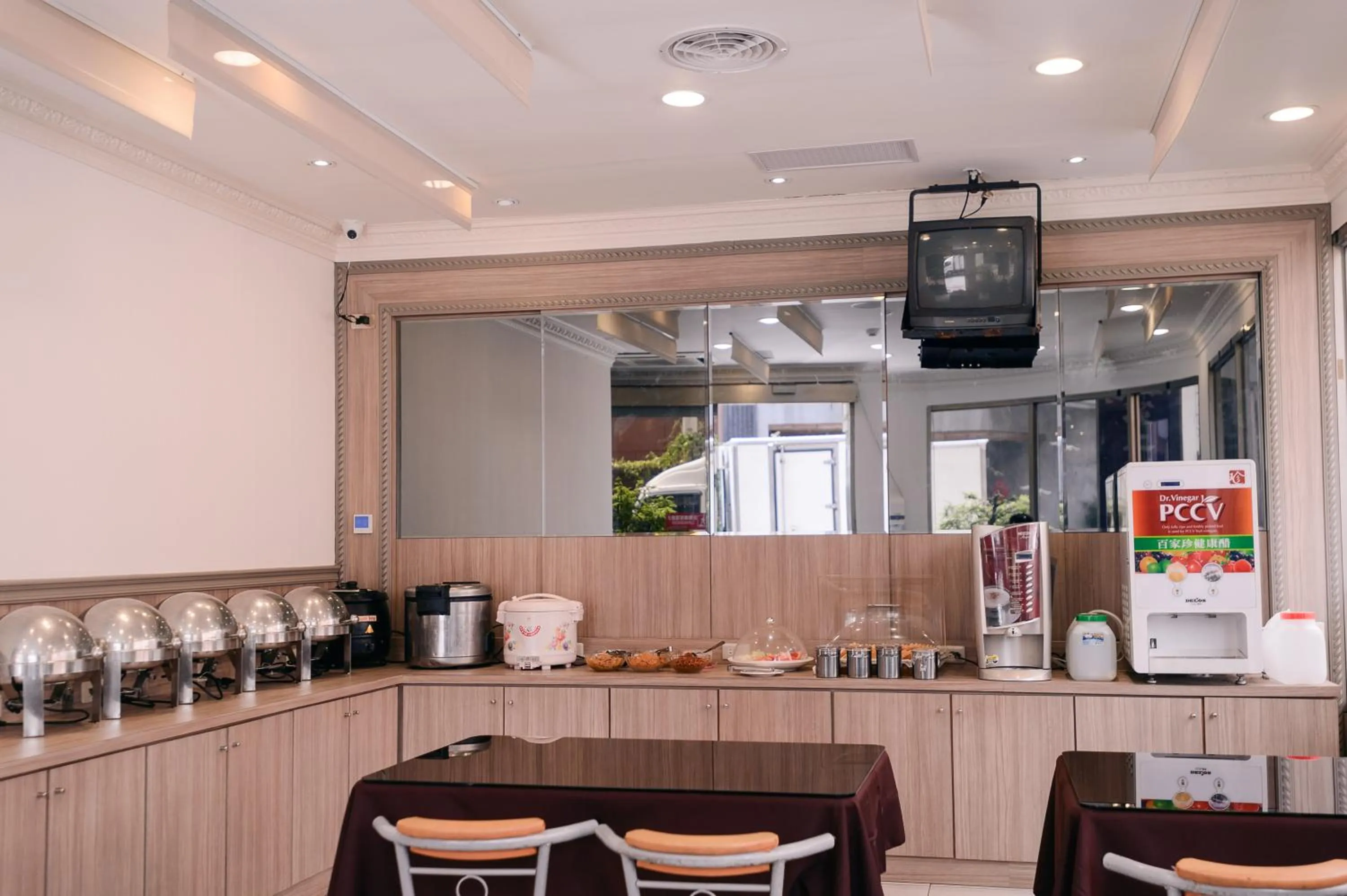 Restaurant/places to eat in Duke Business Hotel