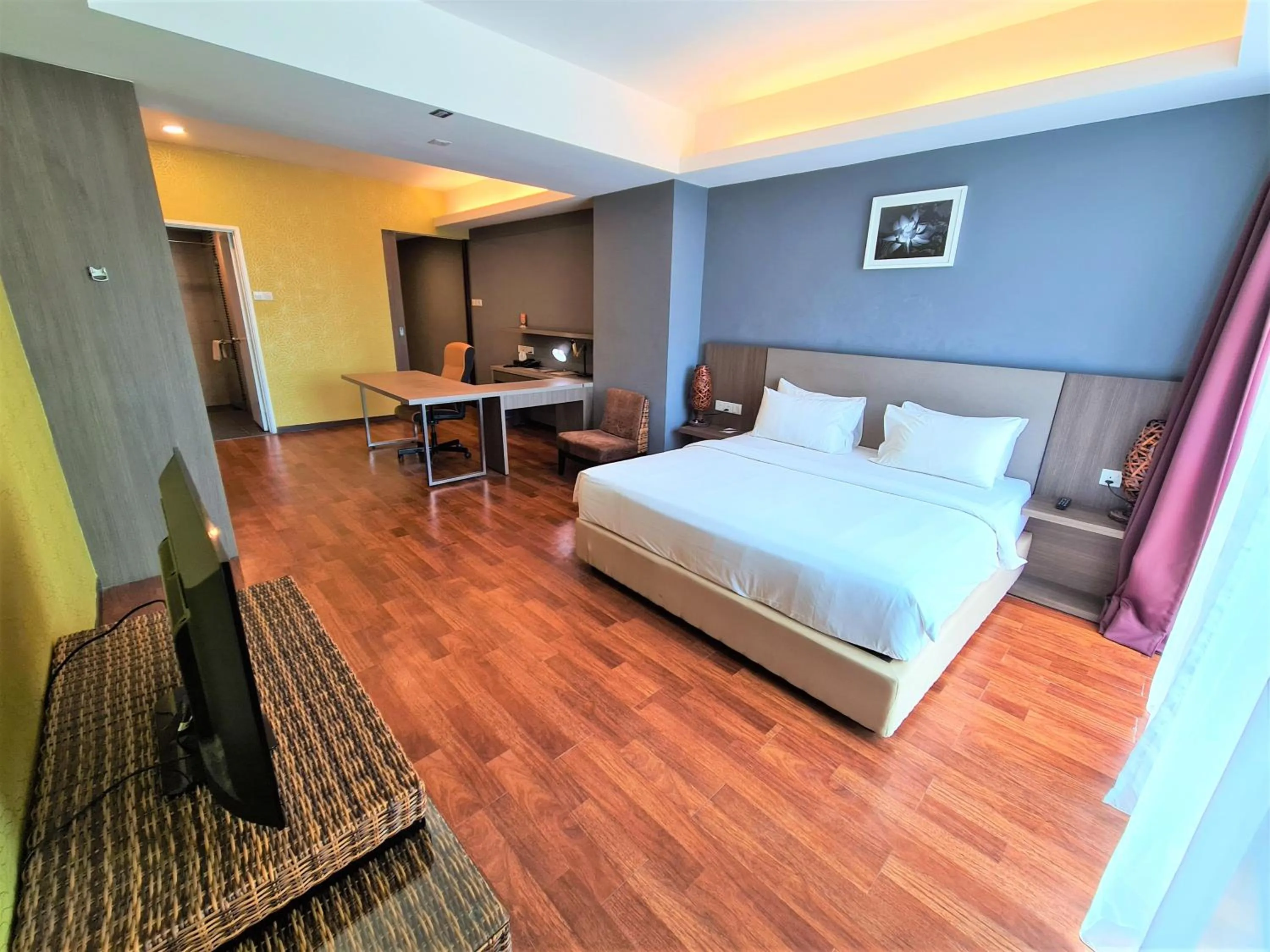 Bedroom, Bed in Nexus Regency Suites & Hotel