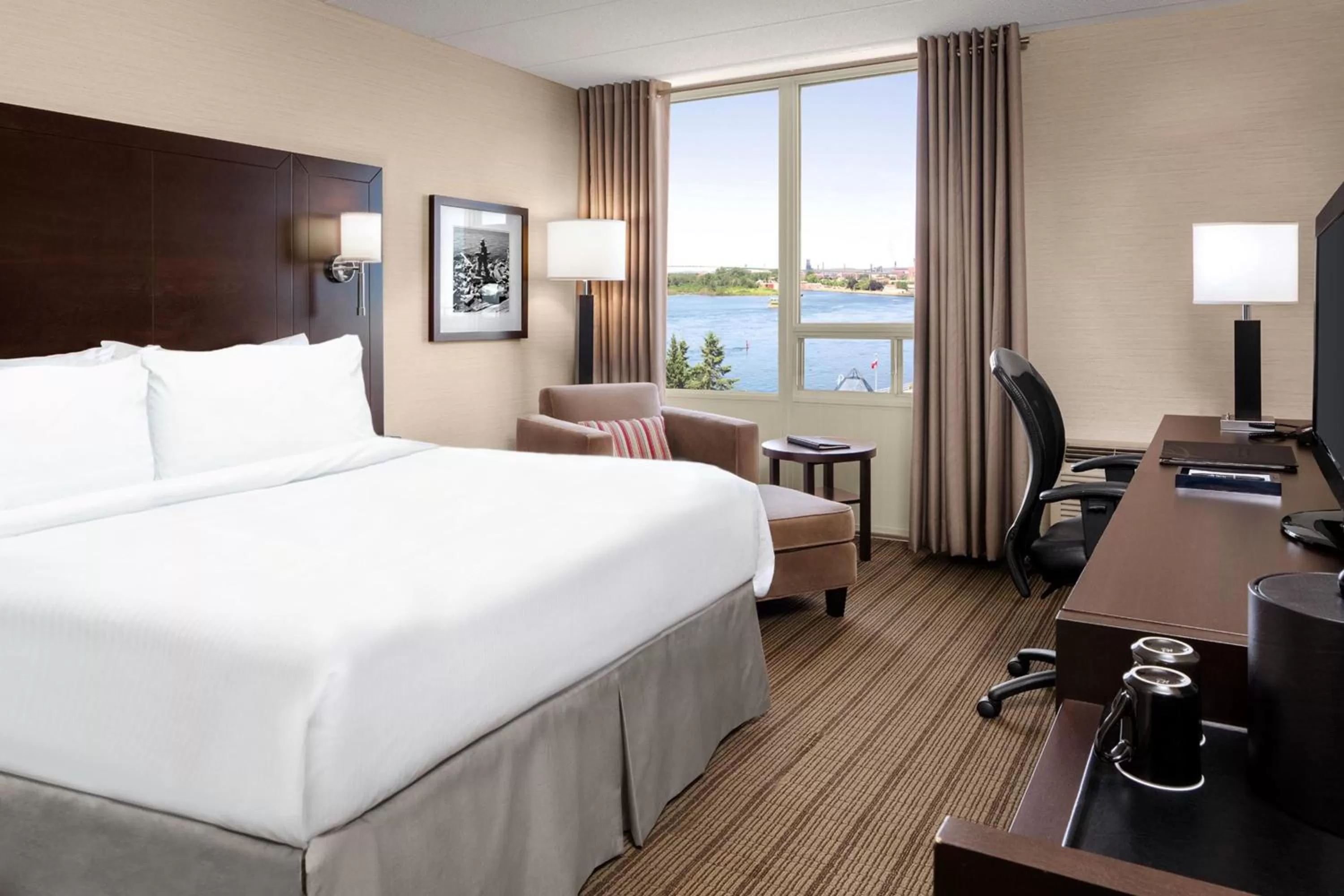 Bedroom, Bed in Delta Hotels by Marriott Sault Ste. Marie Waterfront