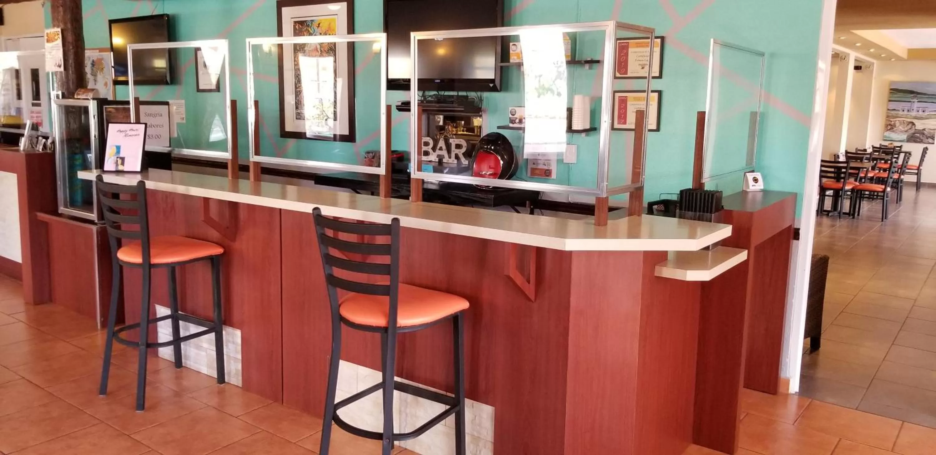 Restaurant/places to eat in Combate Beach Resort