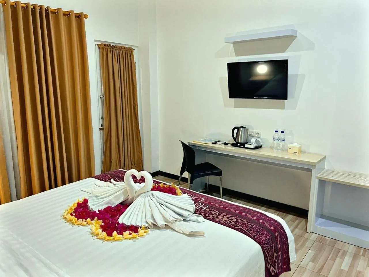 Bed in Matahari Hotel Labuan Bajo