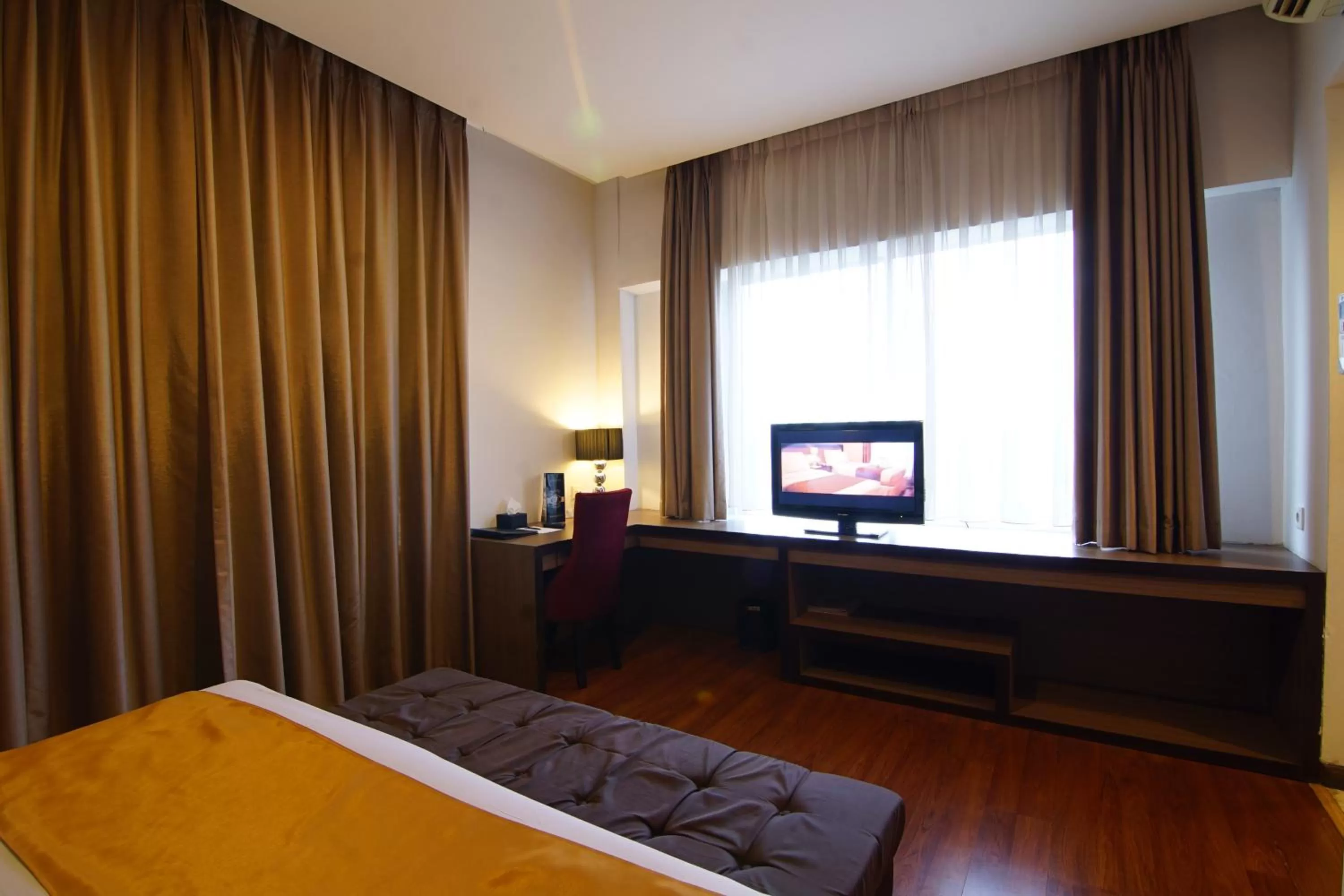 Bedroom, Bed in Royal Hotel Bogor