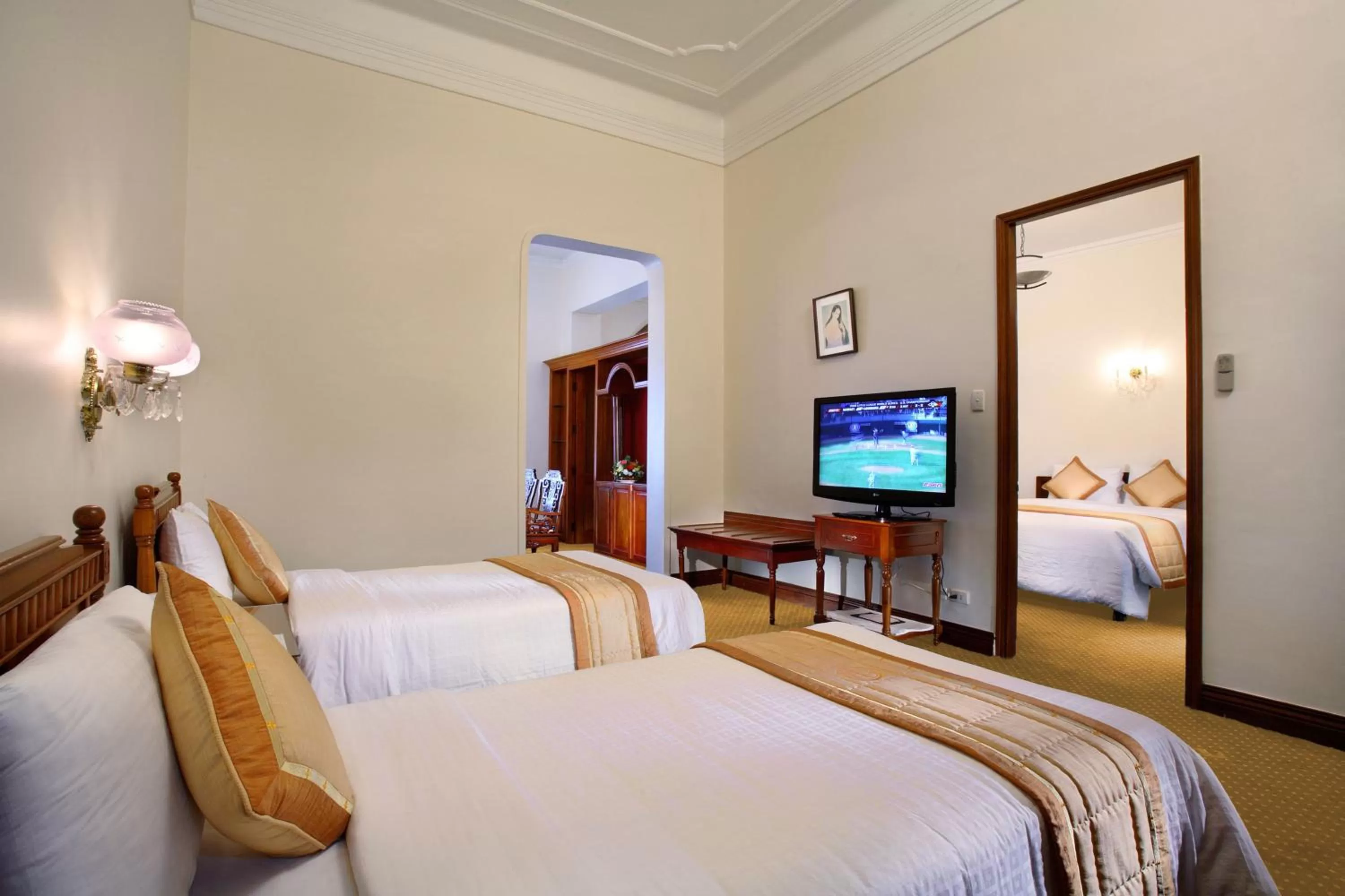 Bed in Hotel Continental Saigon