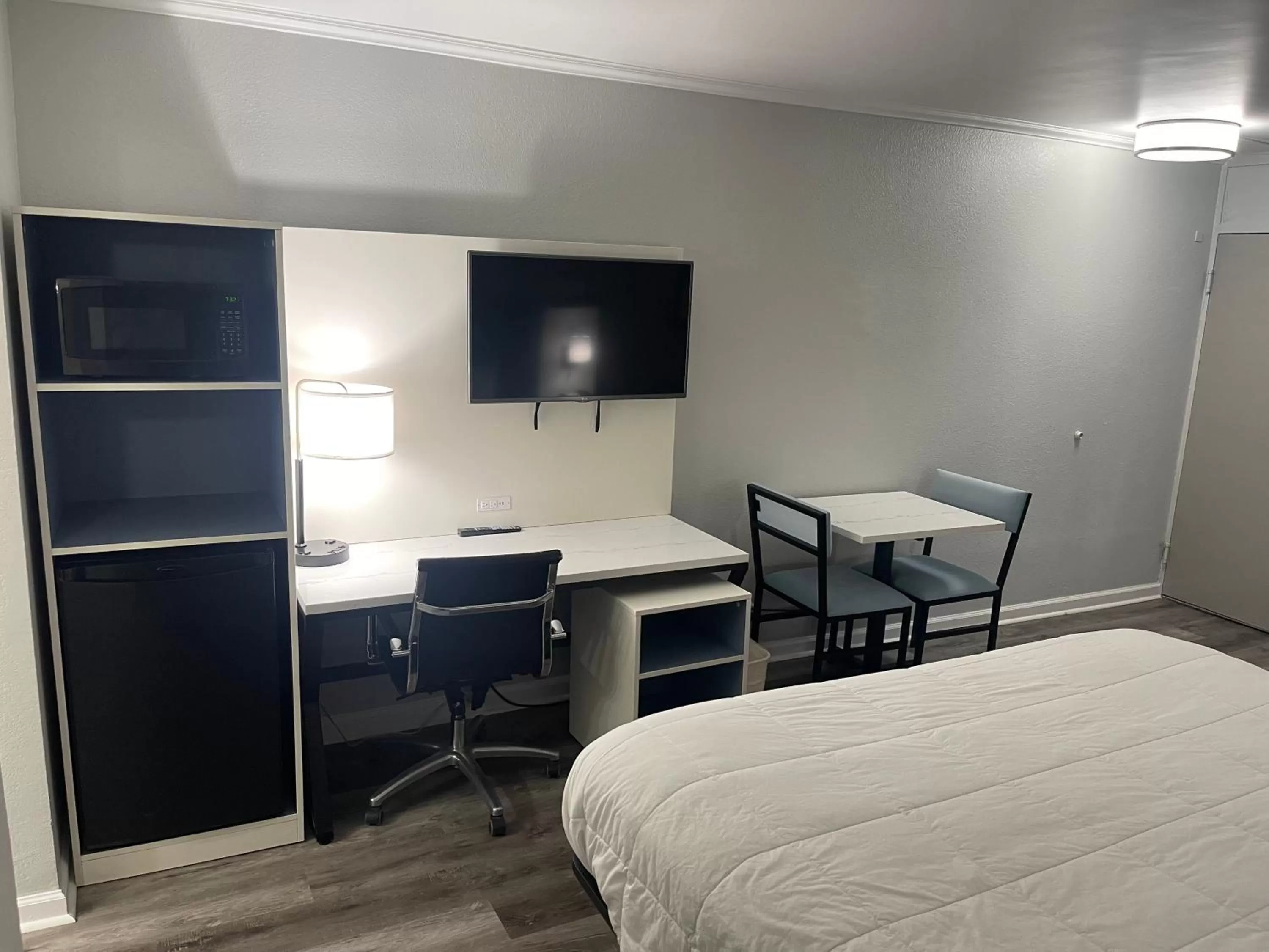 TV and multimedia, Bed in Quality Inn & Suites Georgetown