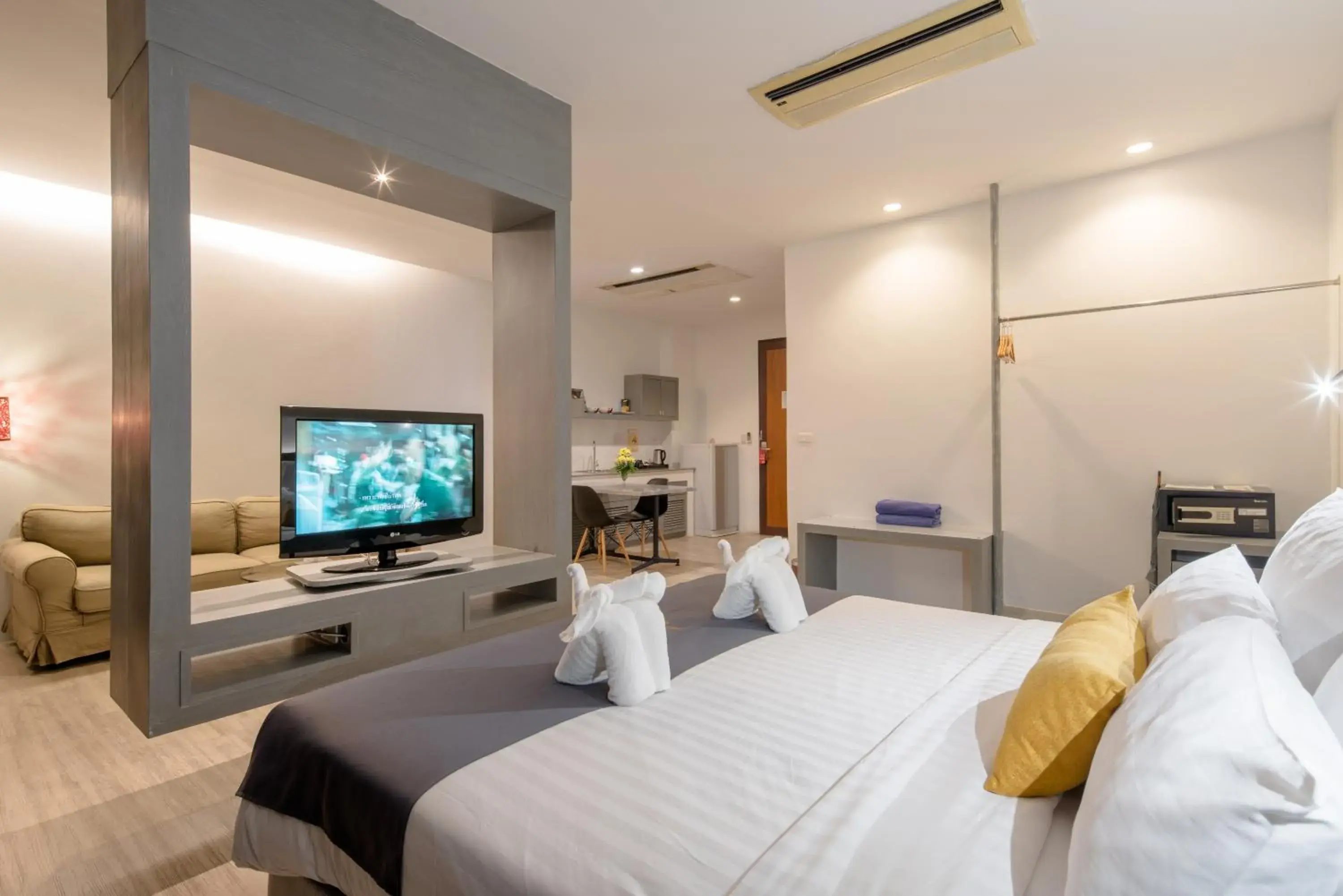 Junior Suite King with Balcony in DARA Hotel - SHA Plus Junior Suite King with Balcony in DARA Hotel - SHA Plus