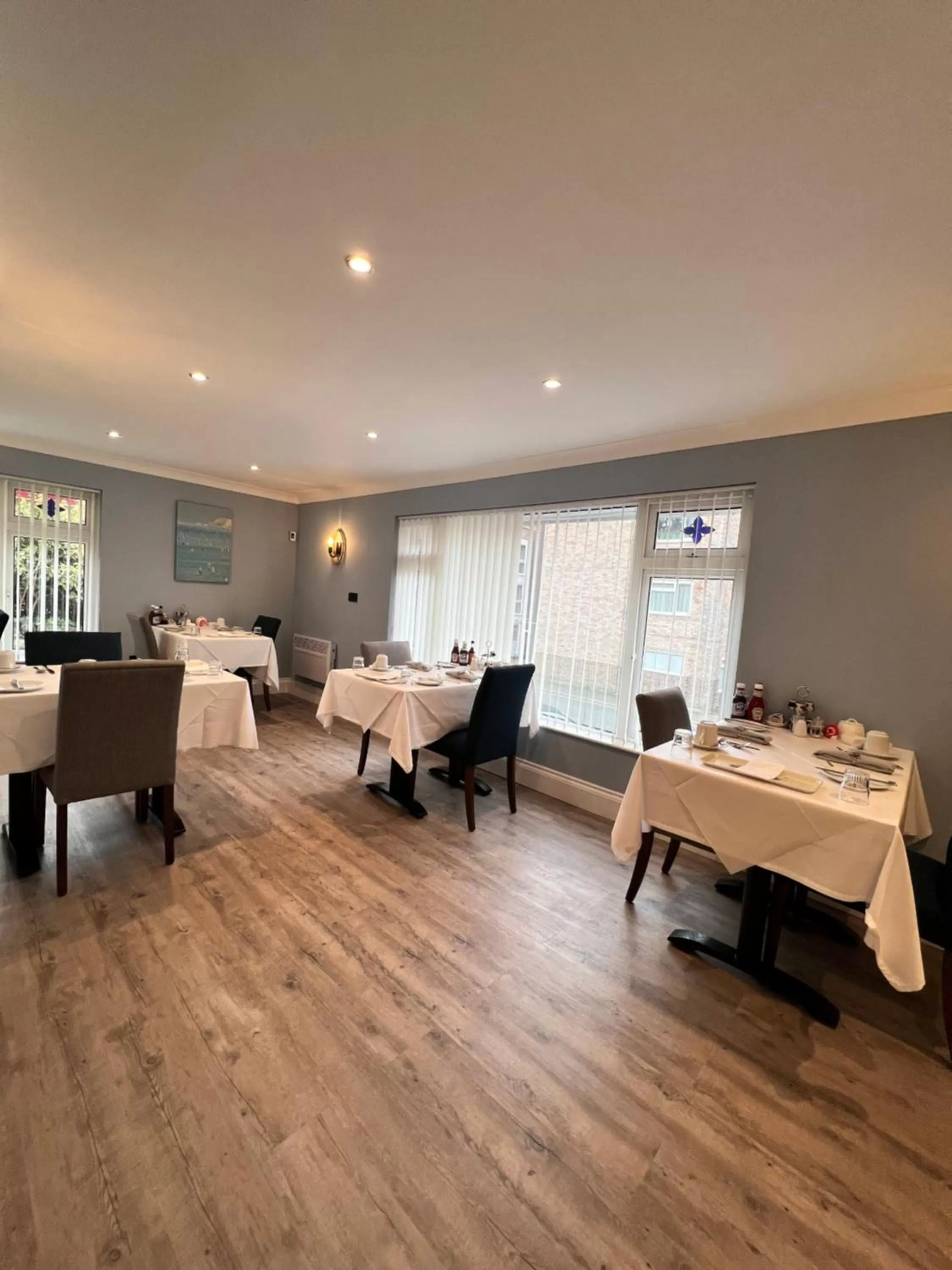 Restaurant/places to eat in Birkdale Guest House
