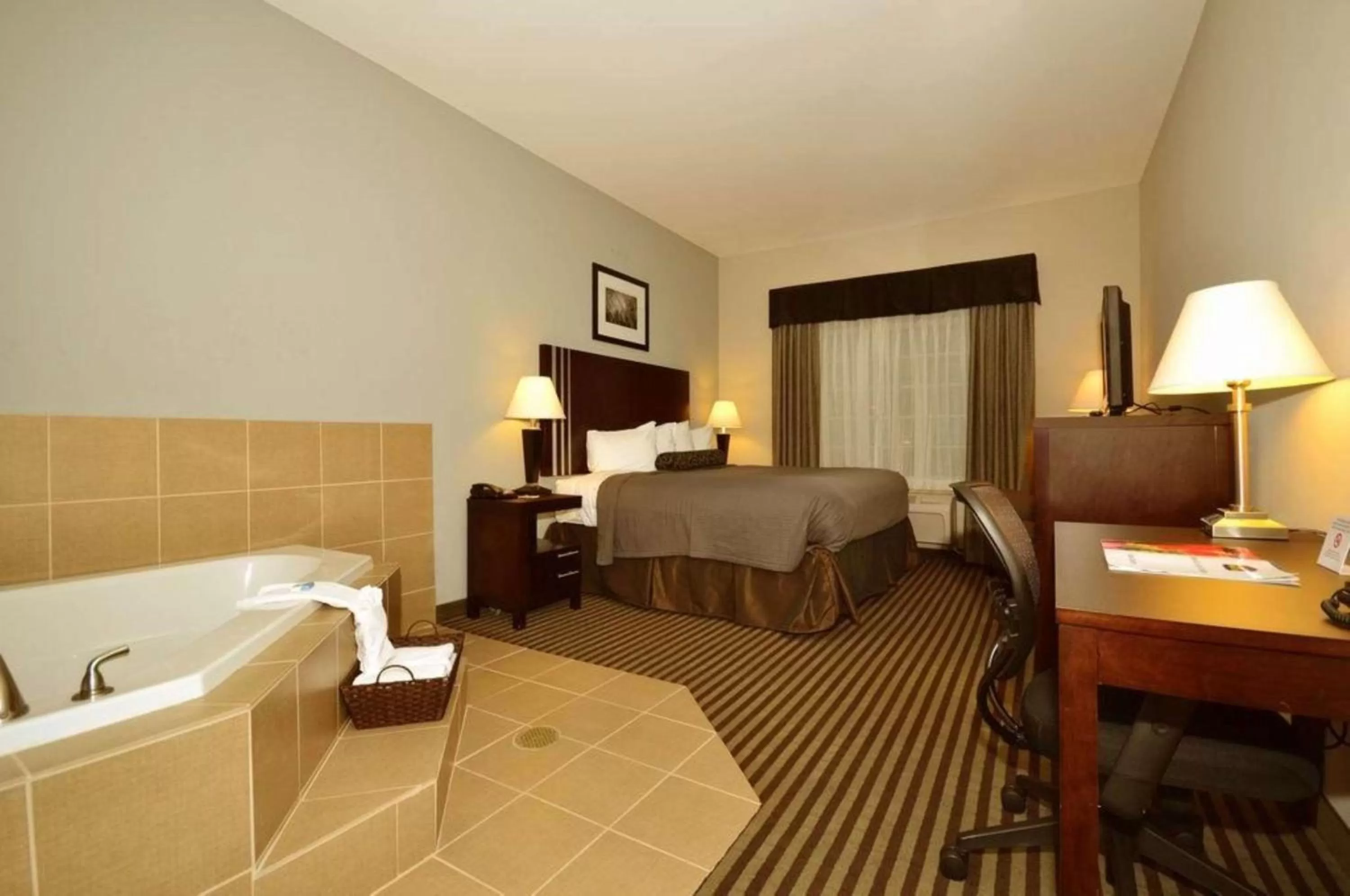 Photo of the whole room, Bed in Best Western Abbeville Inn and Suites