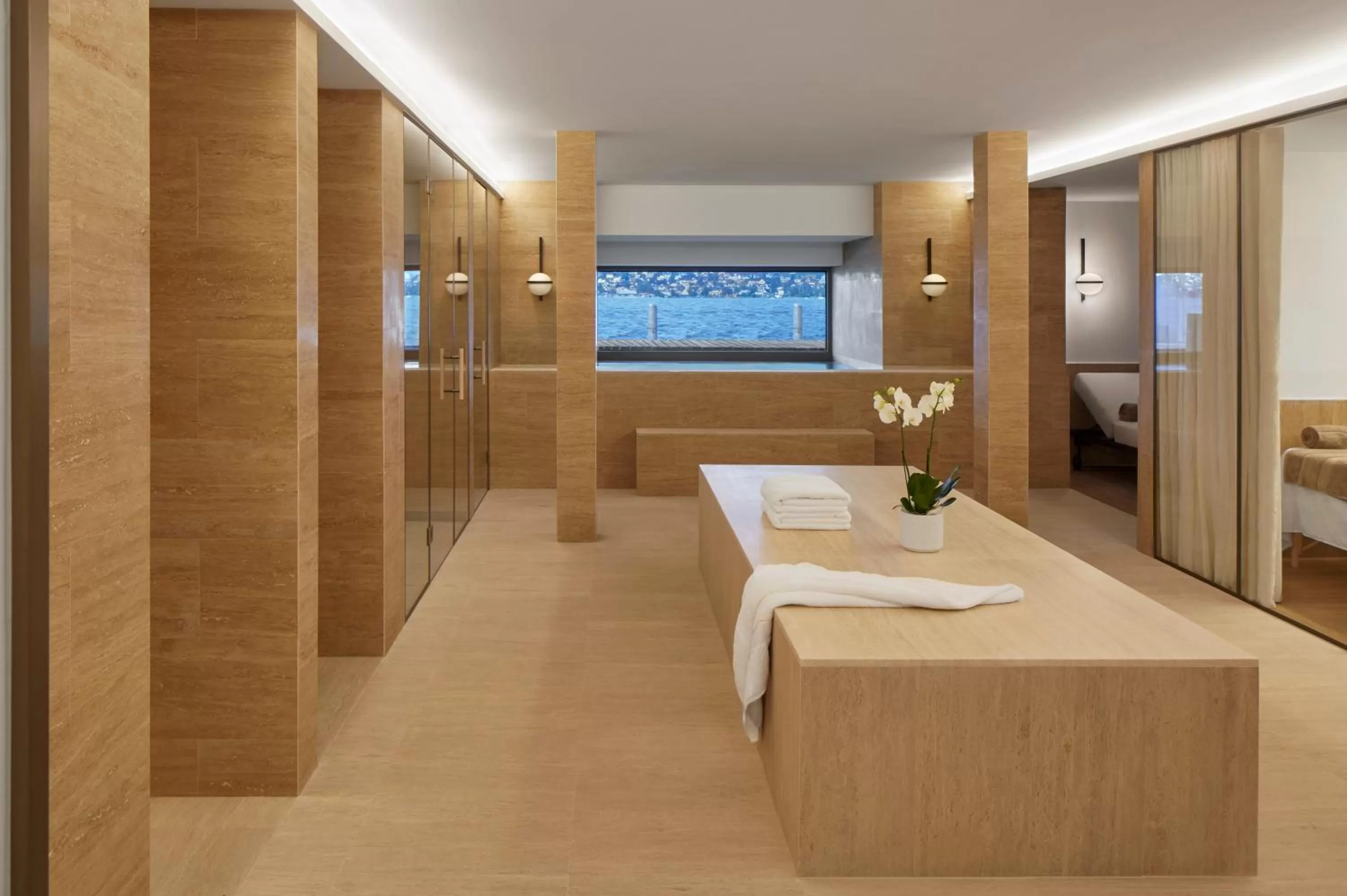 Massage in Alex Lake Zürich