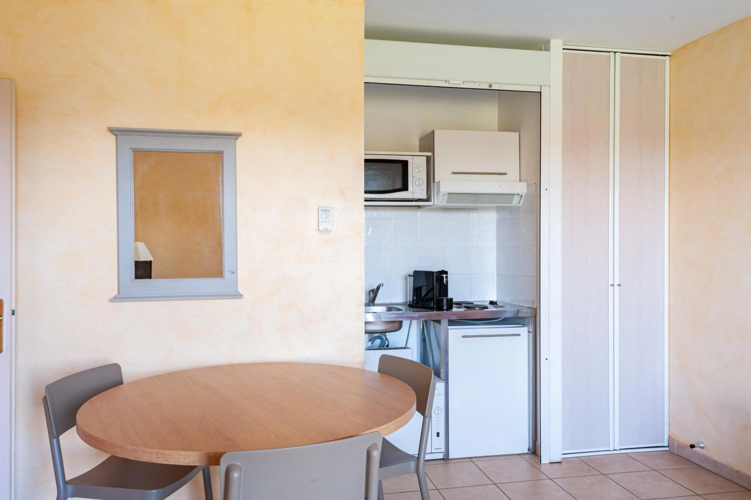Kitchen or kitchenette in Residhotel Golf Grand Avignon