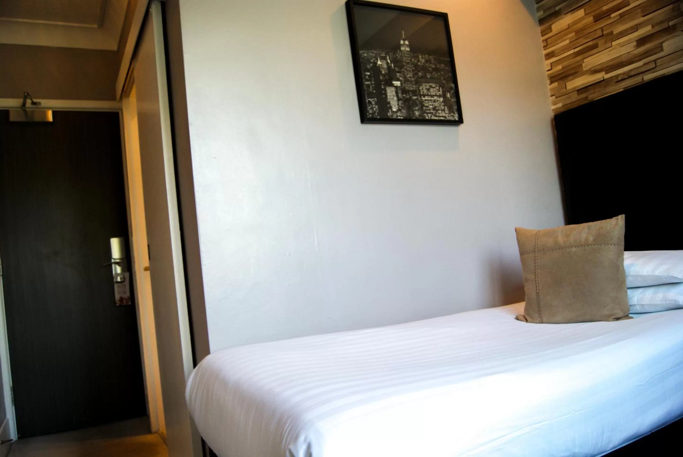 Standard Single Room in Cumberland Hotel - OCEANA COLLECTION