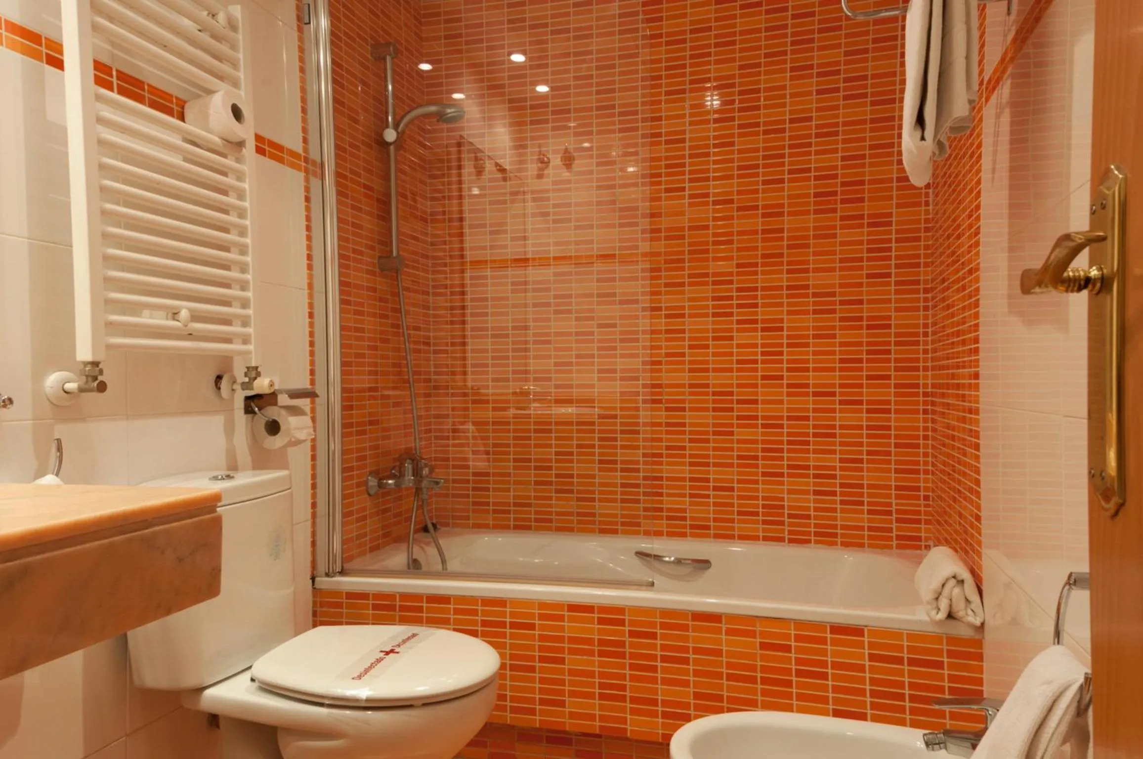 Bathroom in Hotel Cantón