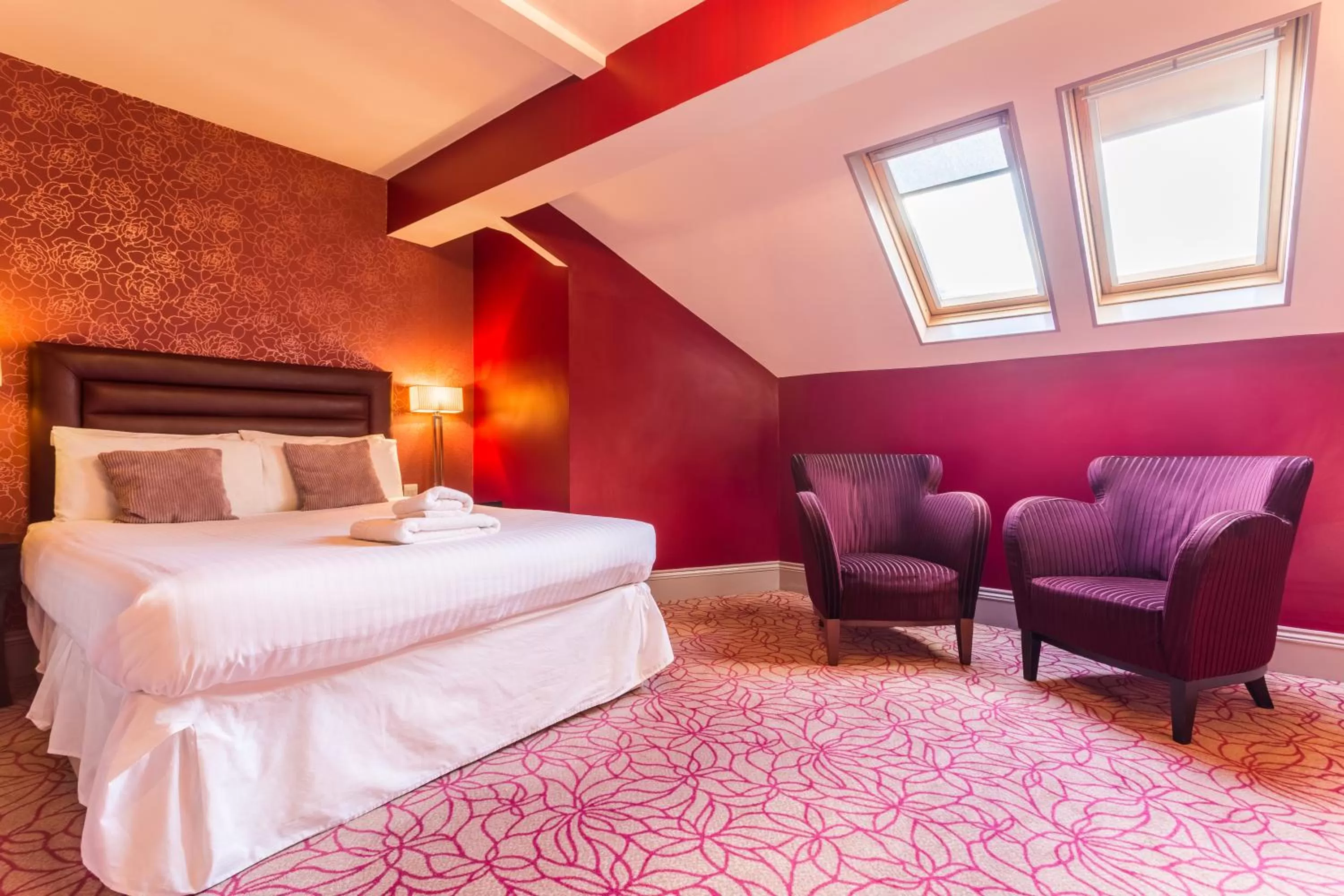 Day, Bed in The Gardens Hotel