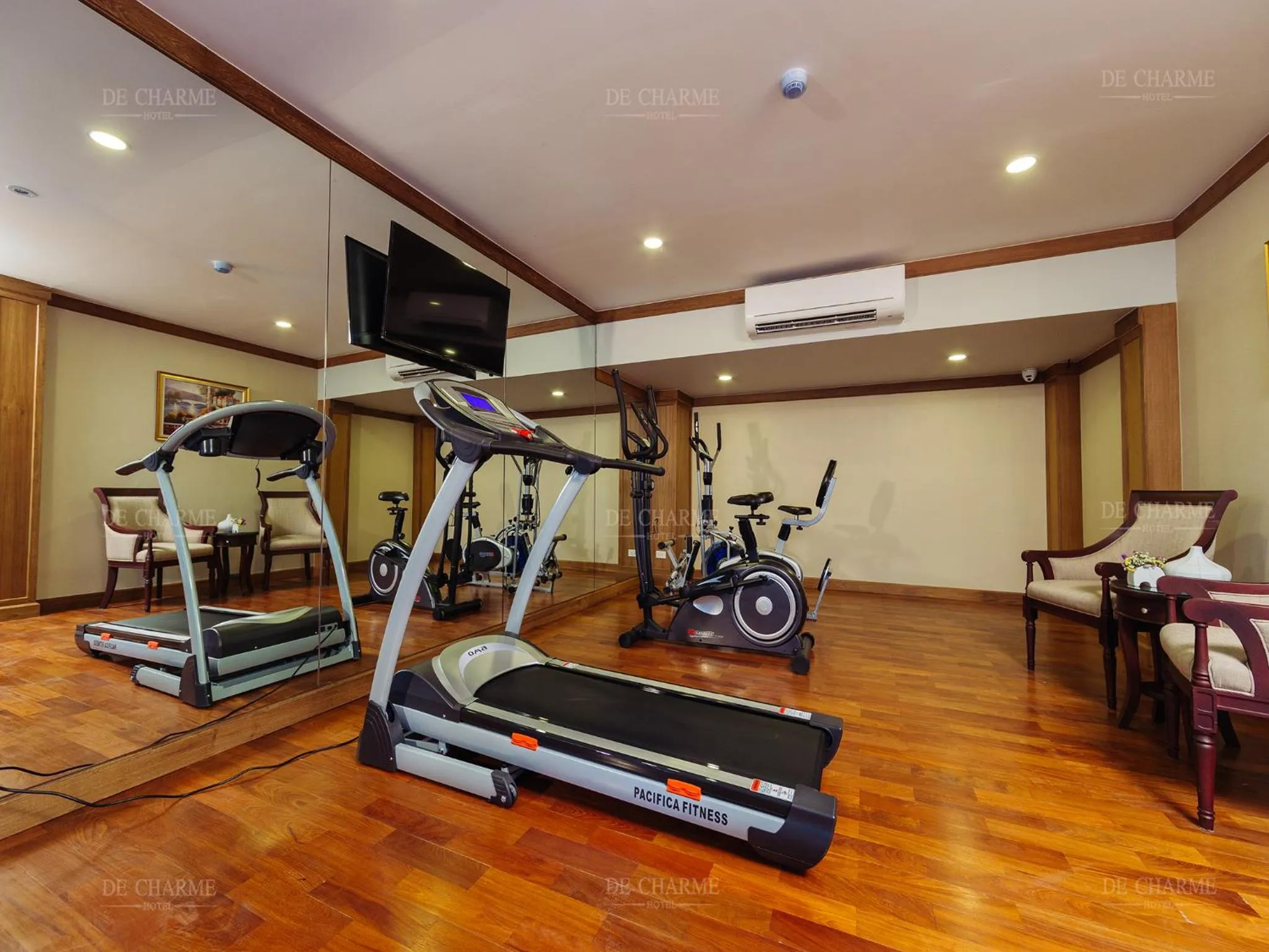 Fitness centre/facilities in Decharme Hotel