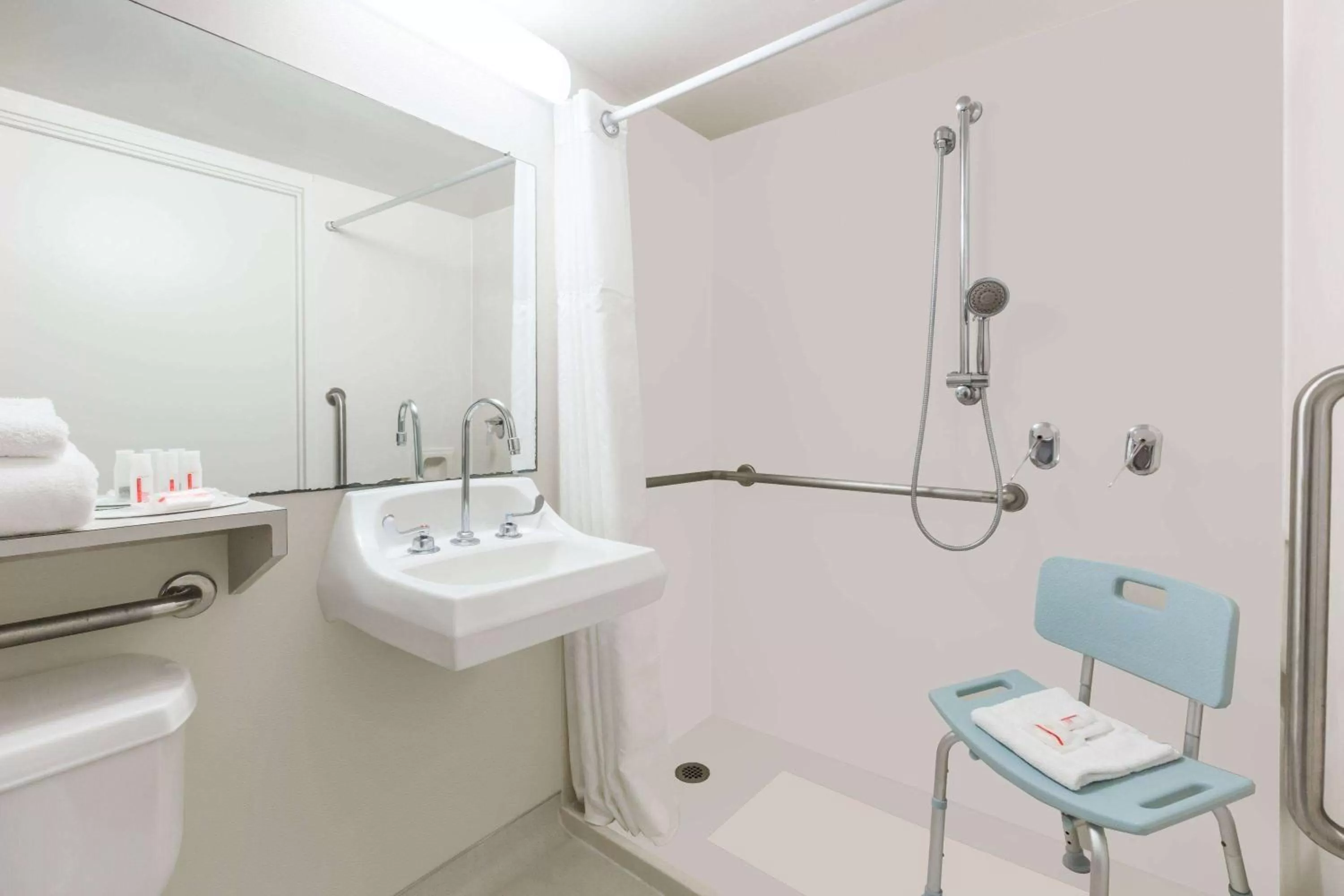 Photo of the whole room in Ramada Plaza by Wyndham Waikiki