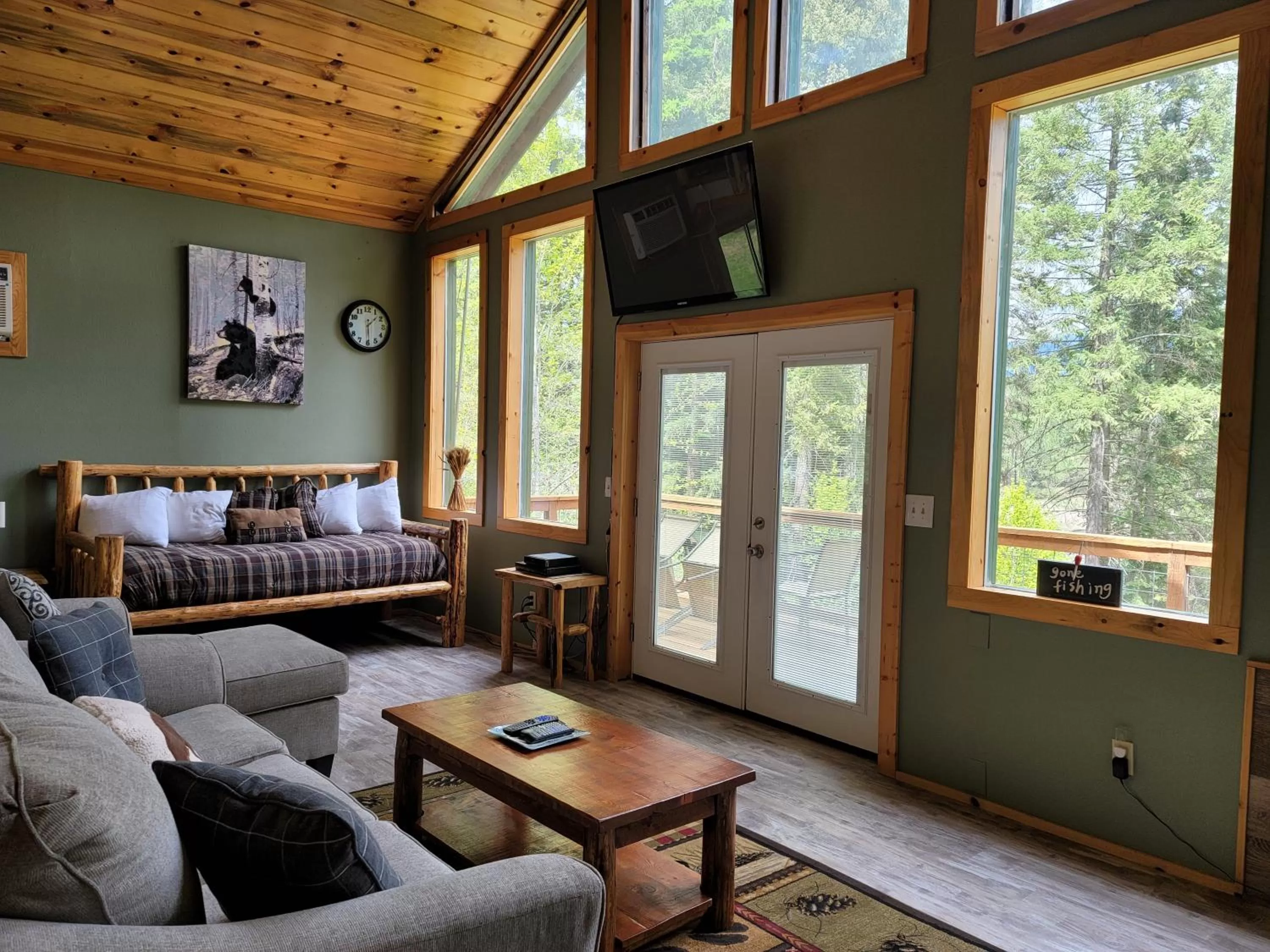 Riverfront Motel & Cabins